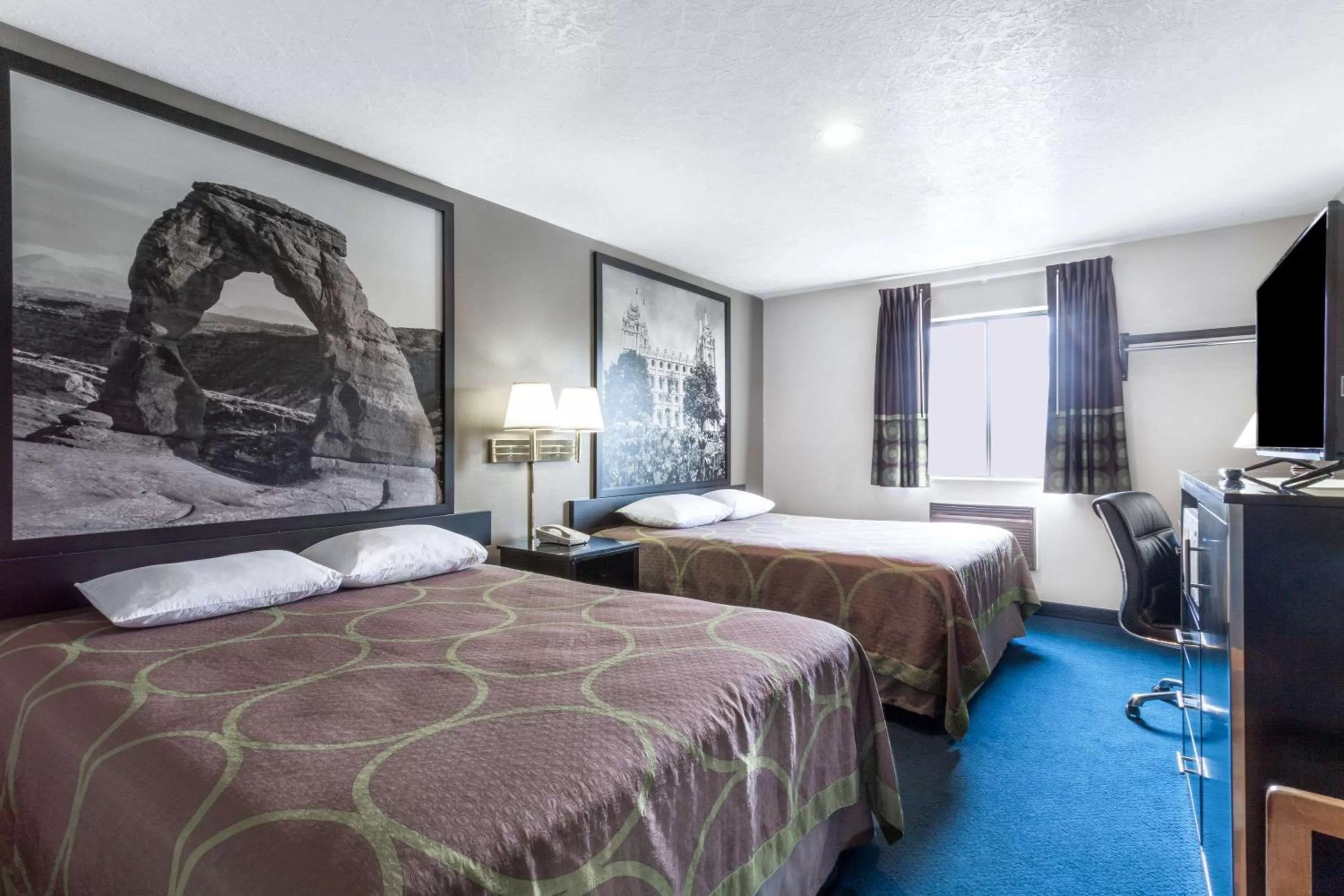 Photo of the whole room, Bed in Super 8 by Wyndham Logan