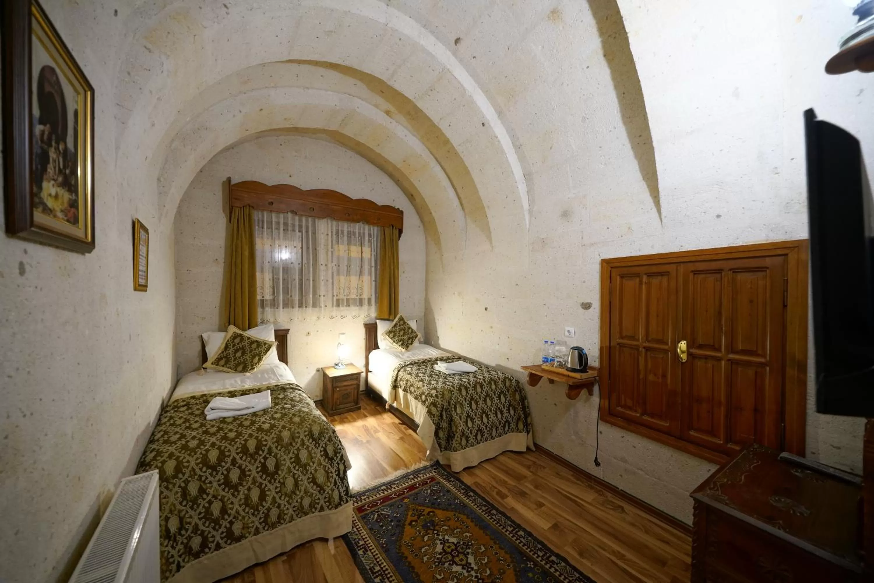 Photo of the whole room, Bed in Arch Palace