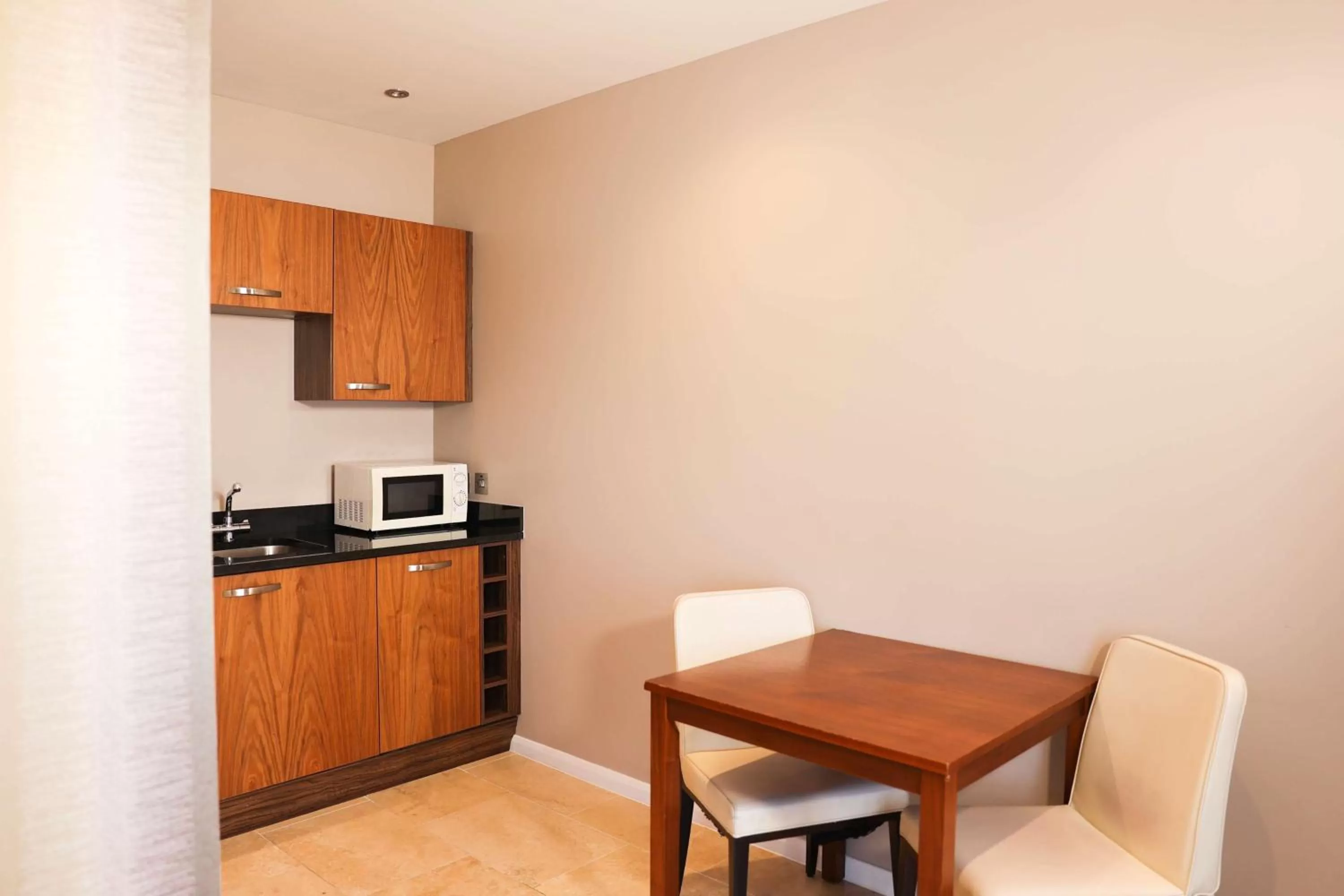 Kitchen or kitchenette in DoubleTree By Hilton Milton Keynes