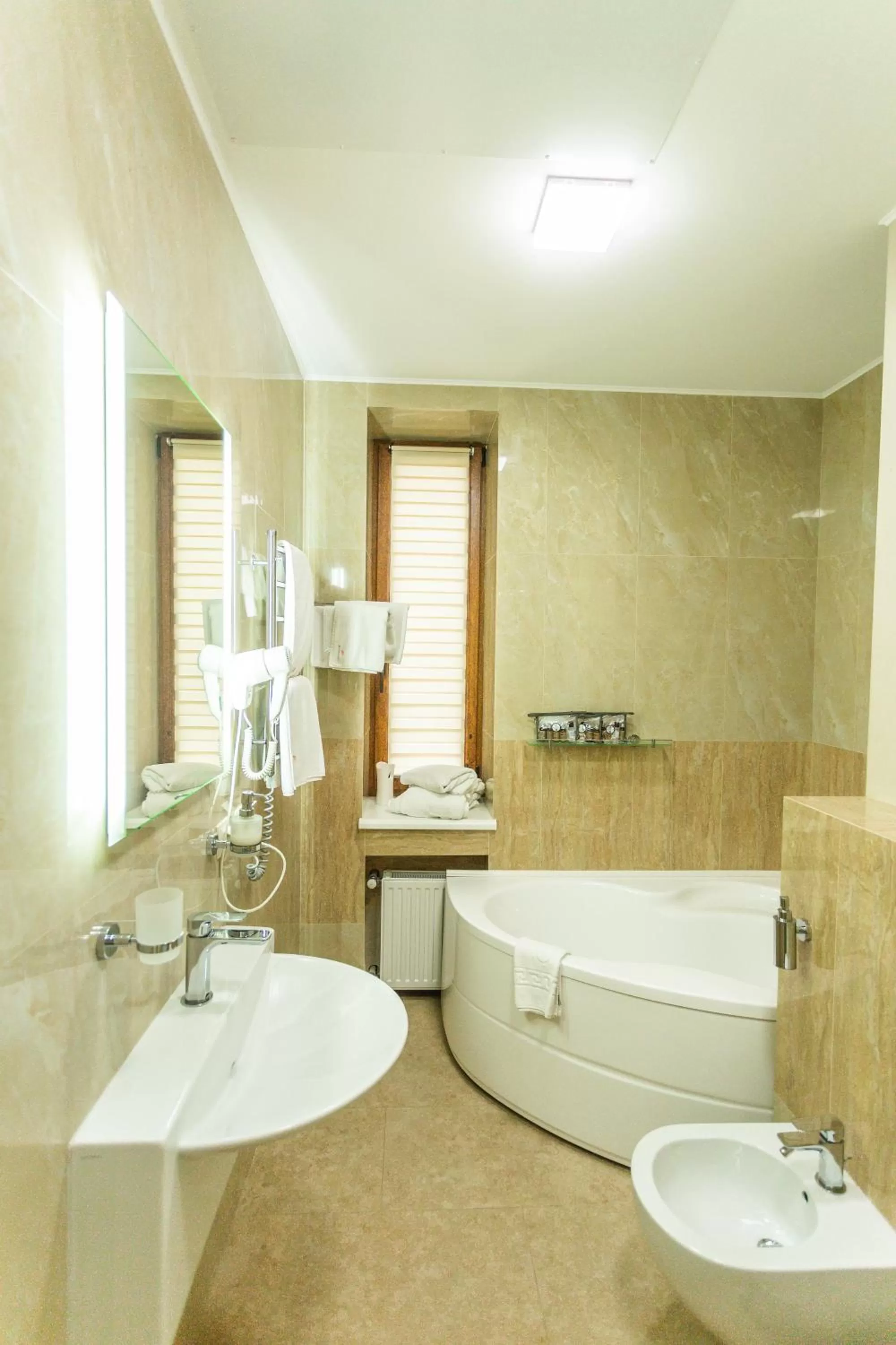 Shower, Bathroom in Hotel "Mandarin Clubhouse"