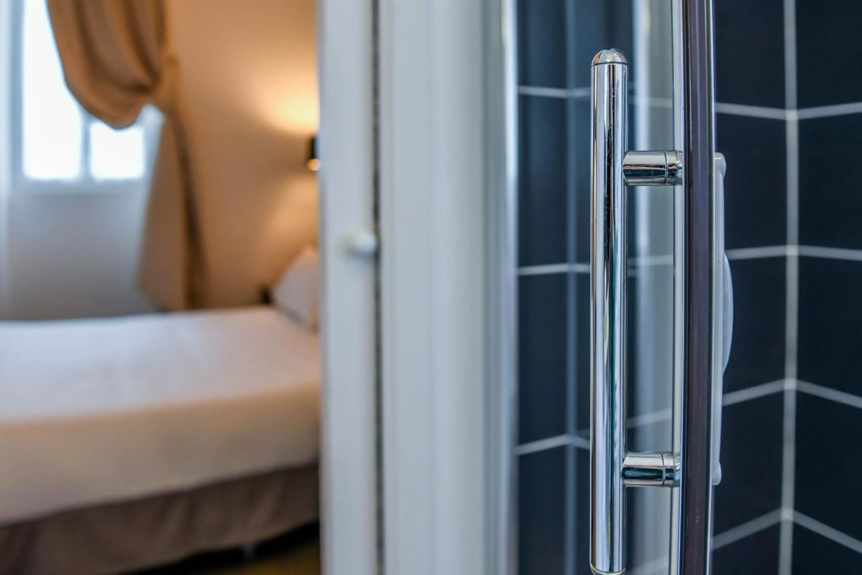 Bed in Logis Hôtel & Restaurant La Villa Bleue