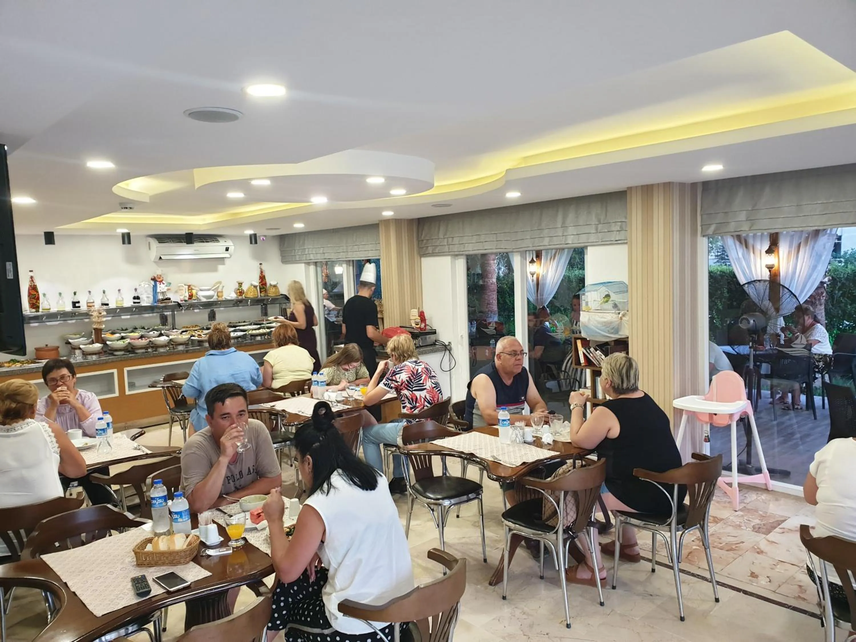 Restaurant/places to eat in Esperanza Hotel