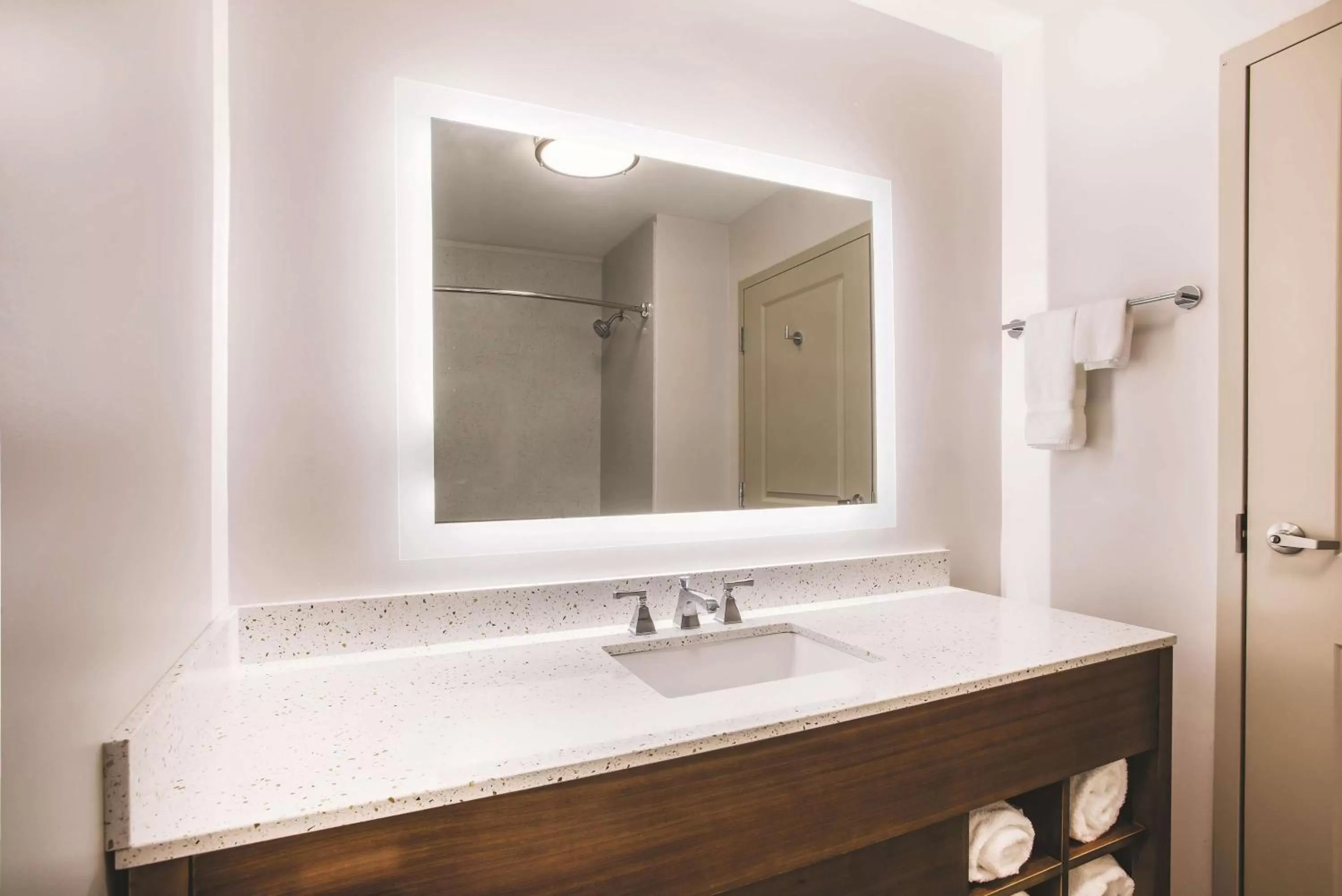 Photo of the whole room in La Quinta by Wyndham Chambersburg