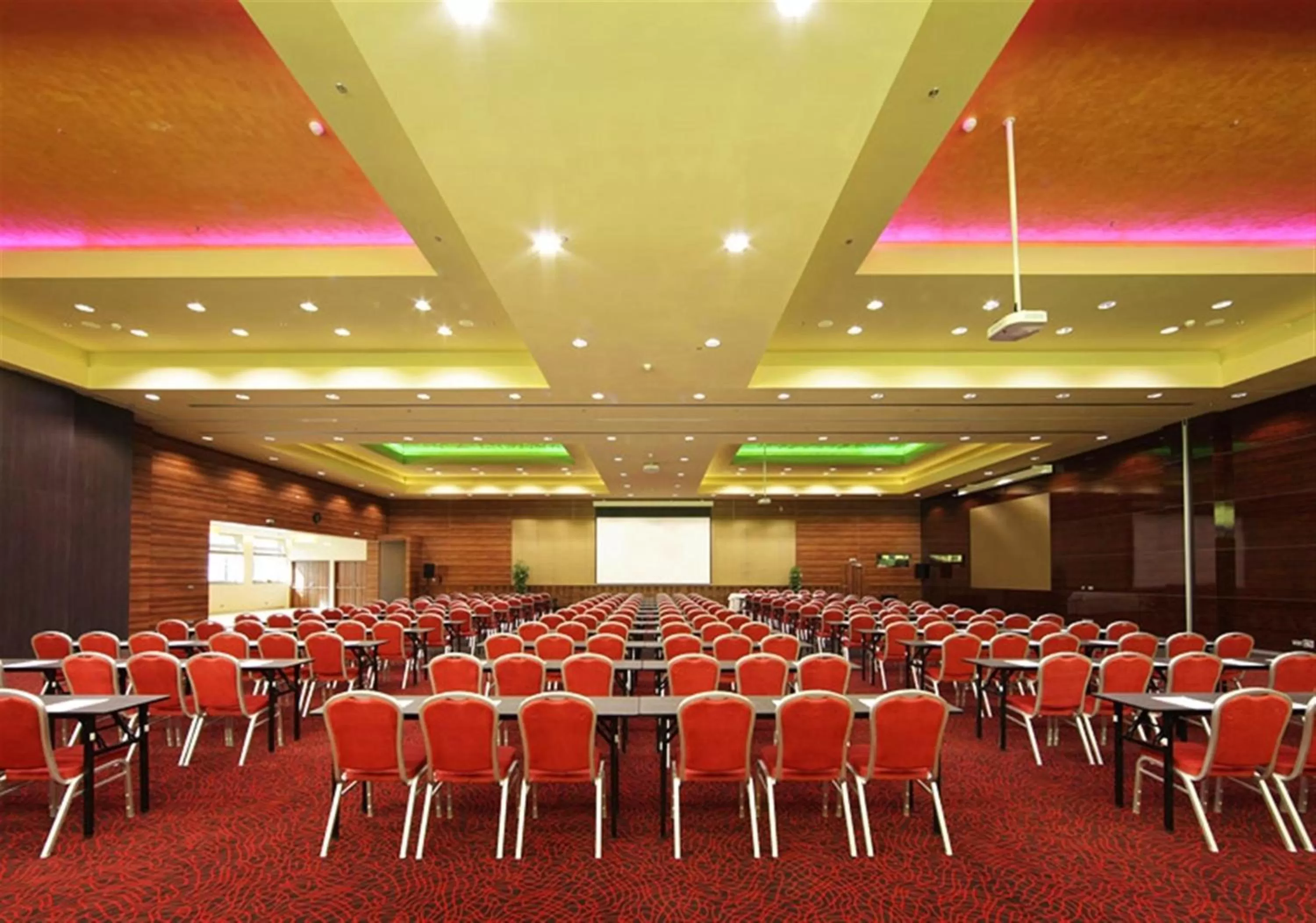 Meeting/conference room in Holiday Inn Trnava by IHG