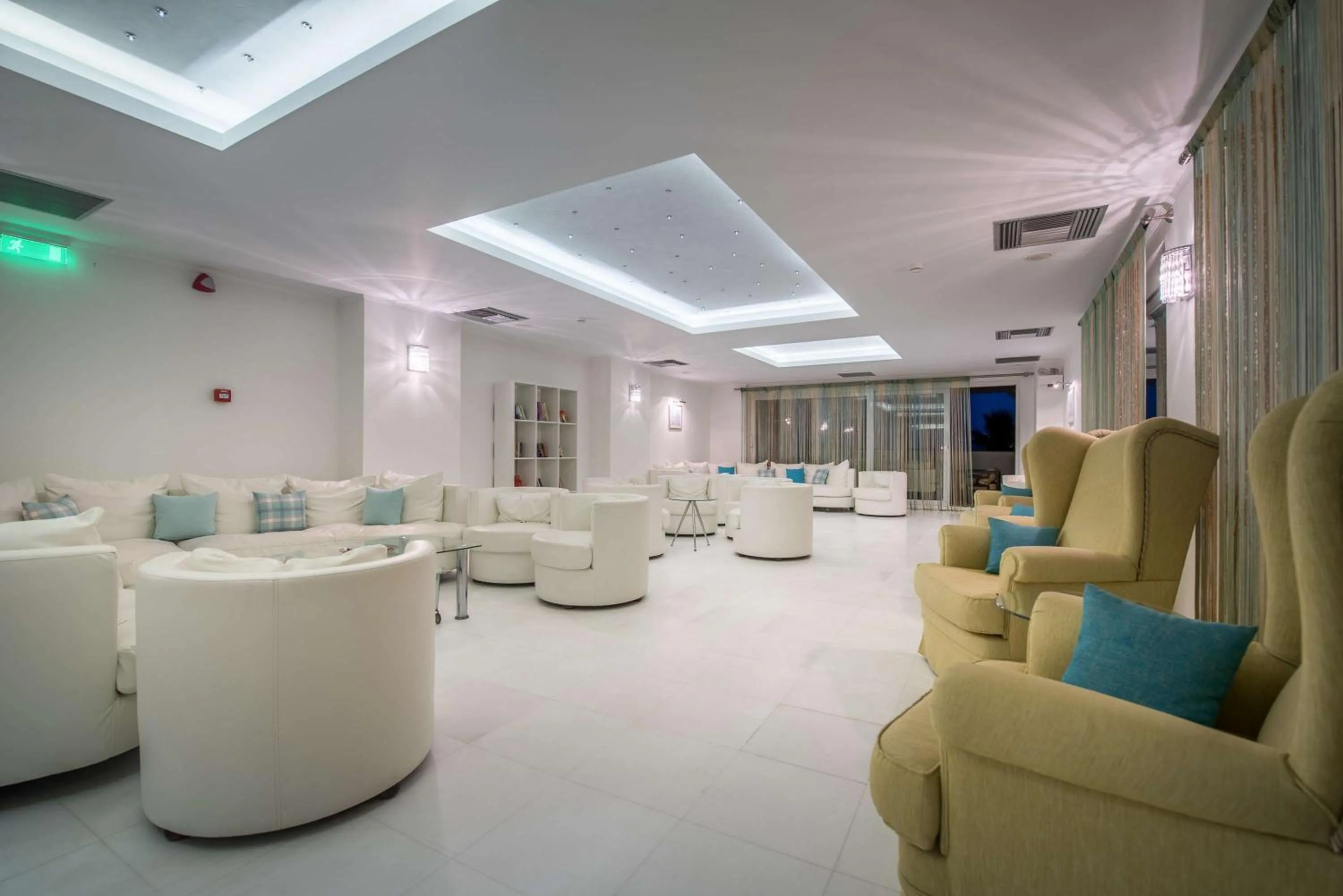 Communal lounge/ TV room in Galaxy Beach Resort BW Premier Collection