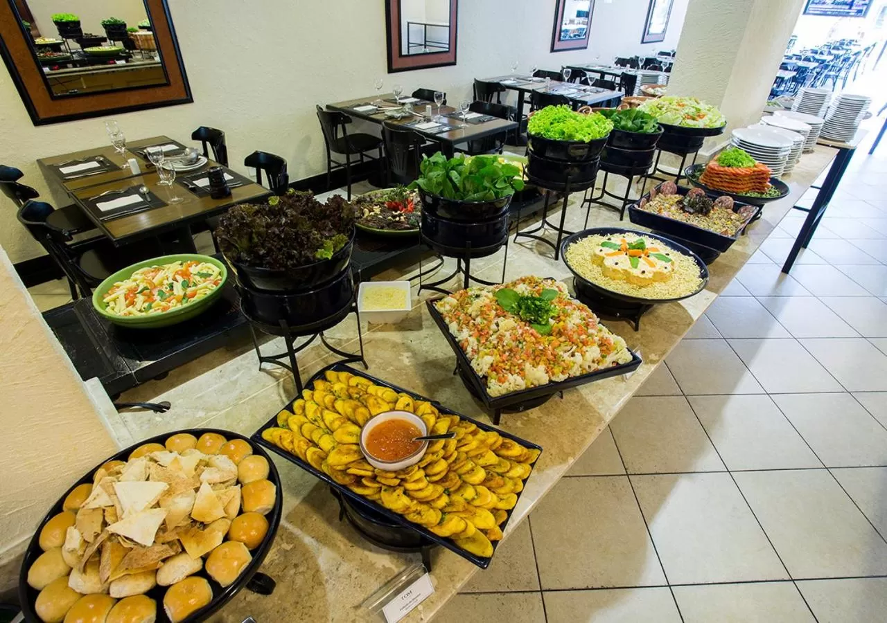 Meals in Estanplaza Nações Unidas