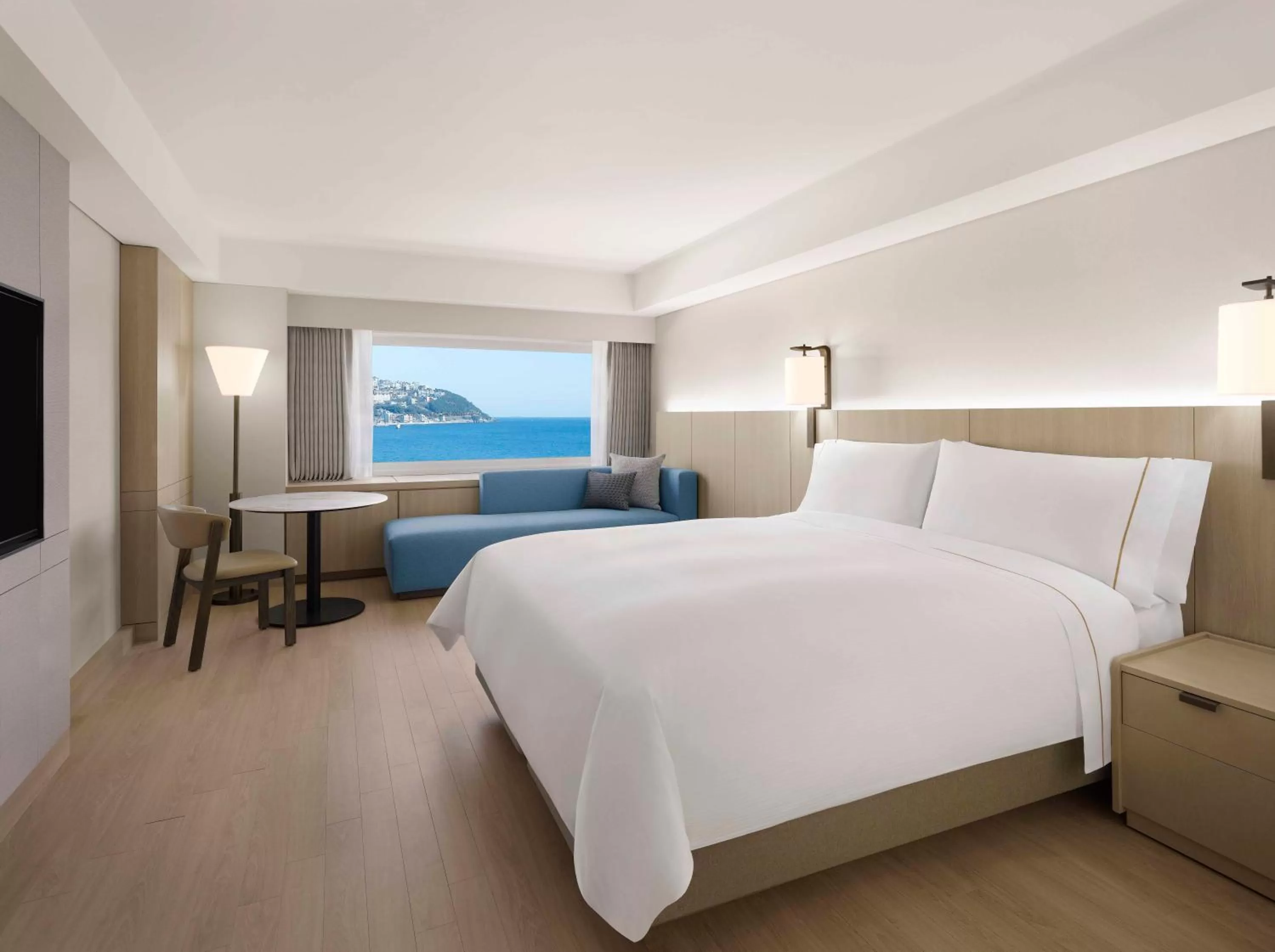 View (from property/room), Bed in The Westin Josun Busan