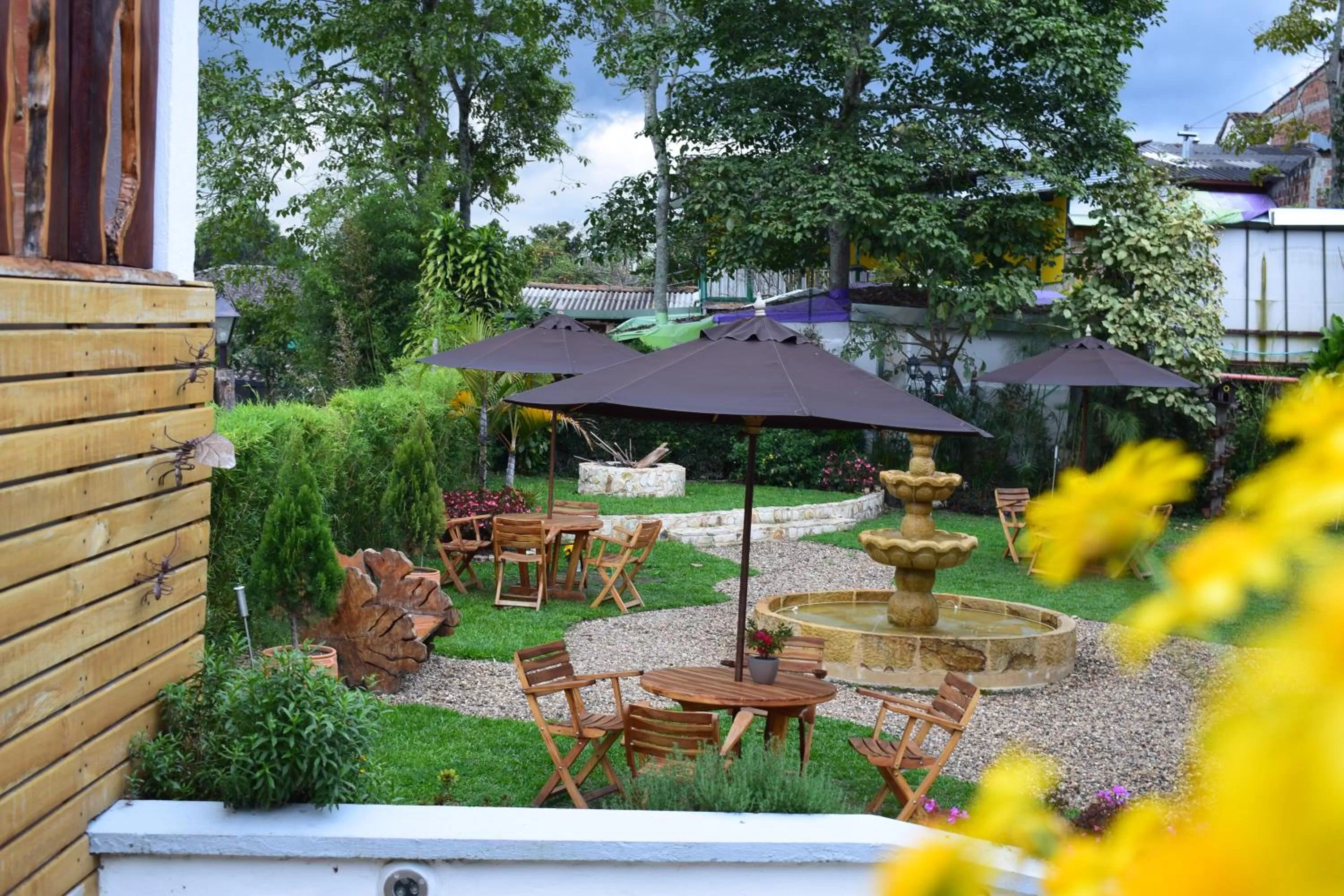 Restaurant/places to eat, Pool View in Hotel Salento Plaza