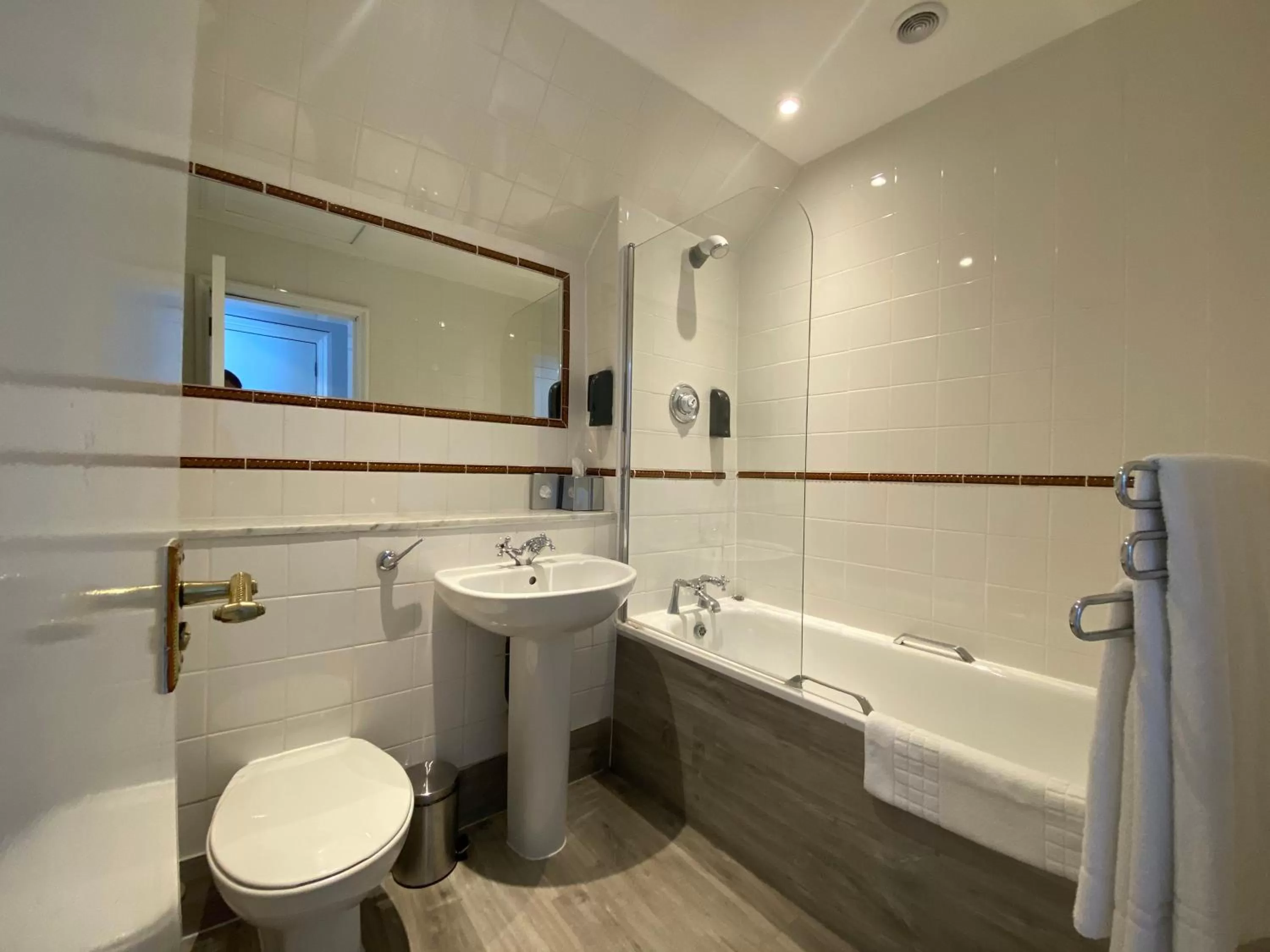 Bathroom in No6 West Coates