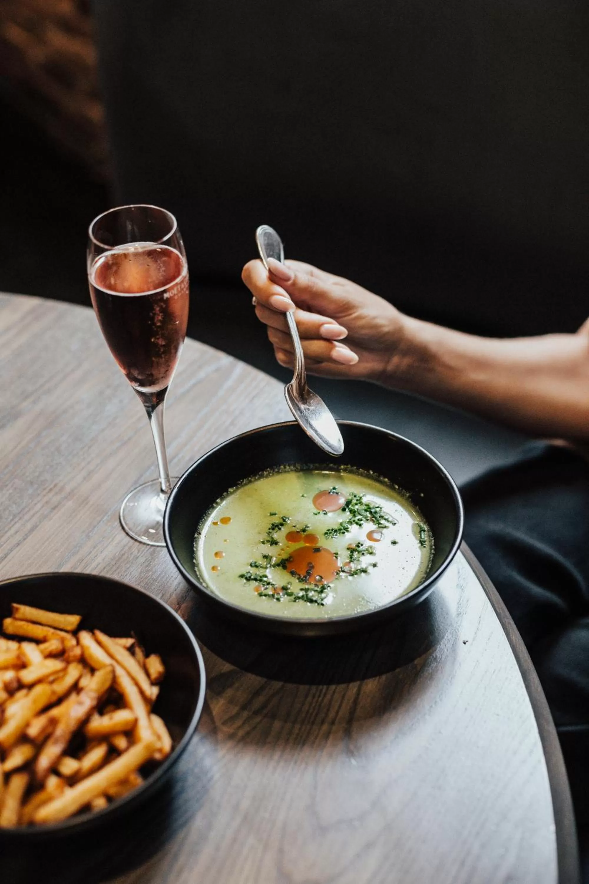 Food and drinks in Hotel Nelligan