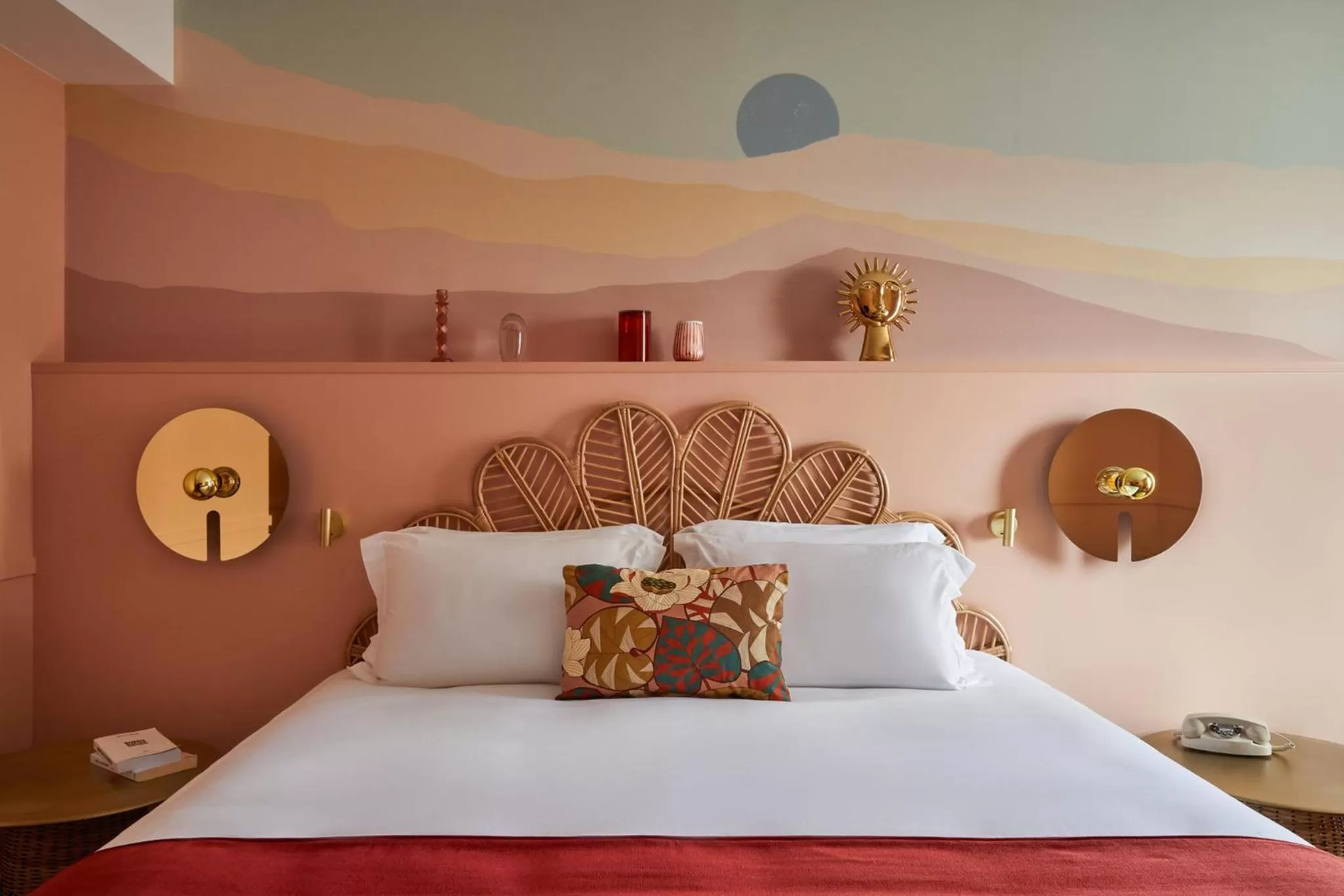 Photo of the whole room, Bed in Hotel Indigo Bordeaux Centre Chartrons by IHG