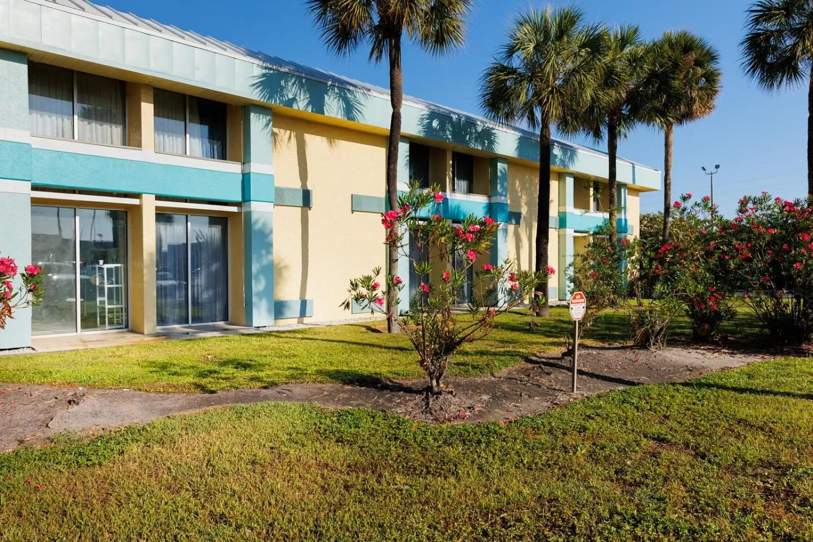Property building in Garnet Inn & Suites, Orlando