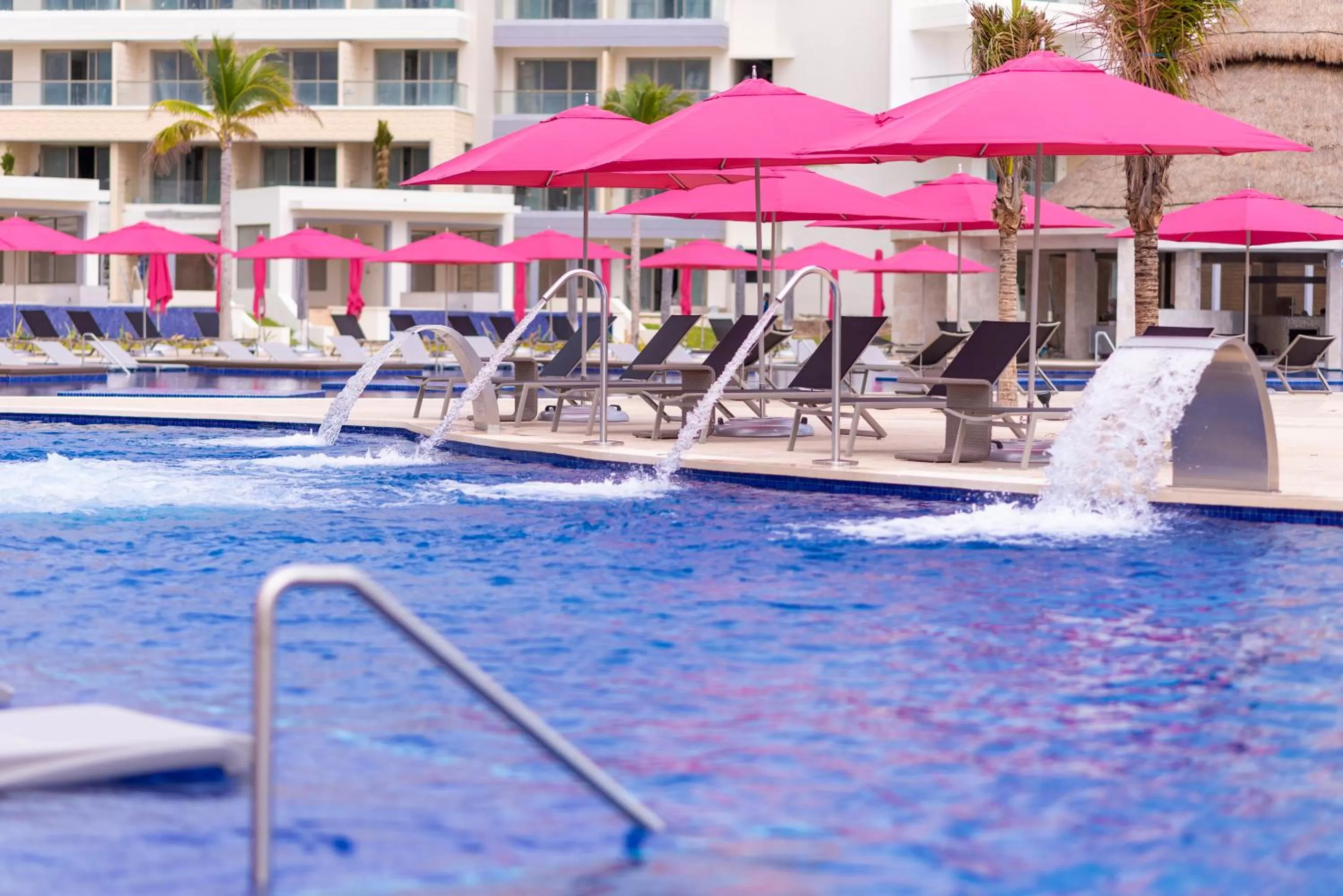 Swimming pool in Planet Hollywood Cancun by Royalton, An Autograph Collection All-Inclusive Resort