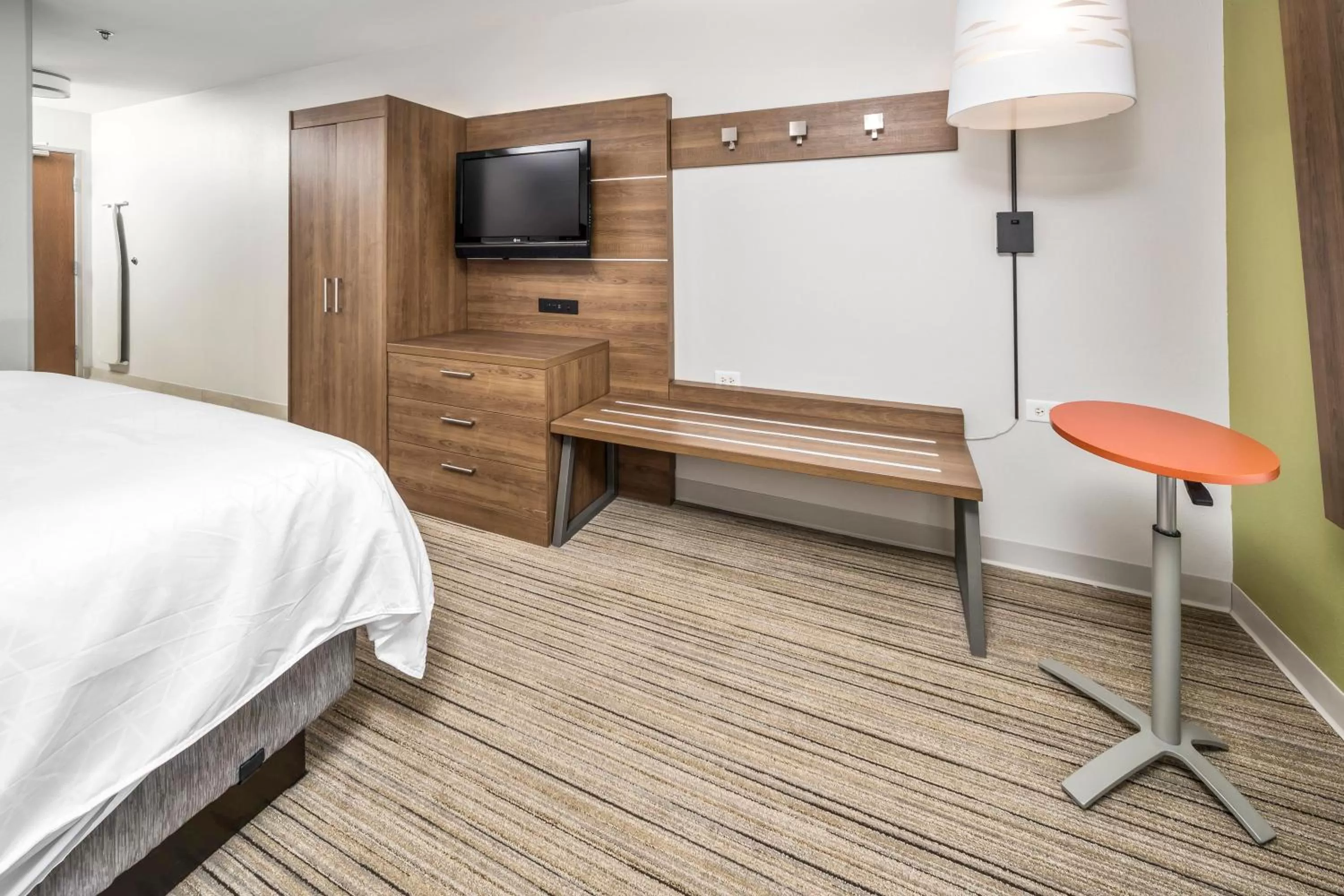 Photo of the whole room, Bed in Holiday Inn Express Indianapolis South by IHG