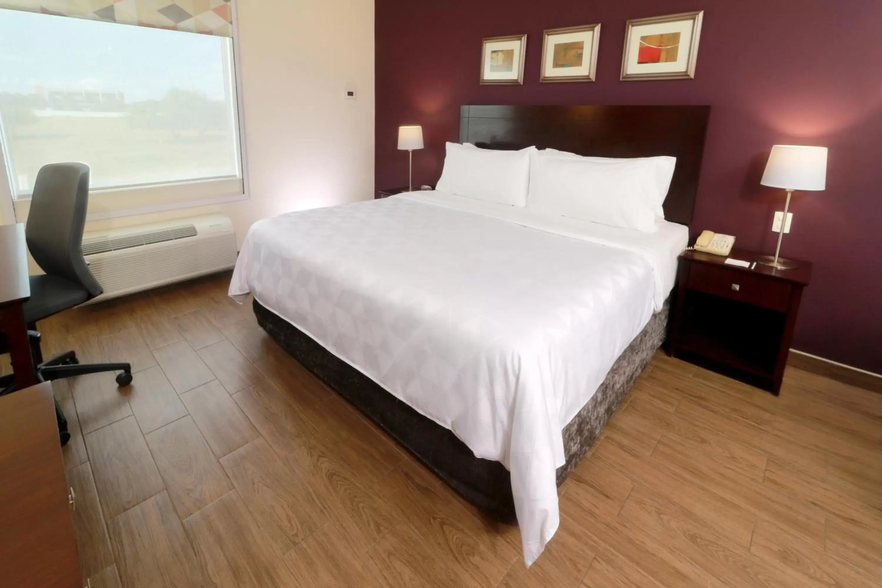 Standard King Room in Holiday Inn Reynosa Industrial Poniente by IHG Standard King Room in Holiday Inn Reynosa Industrial Poniente by IHG