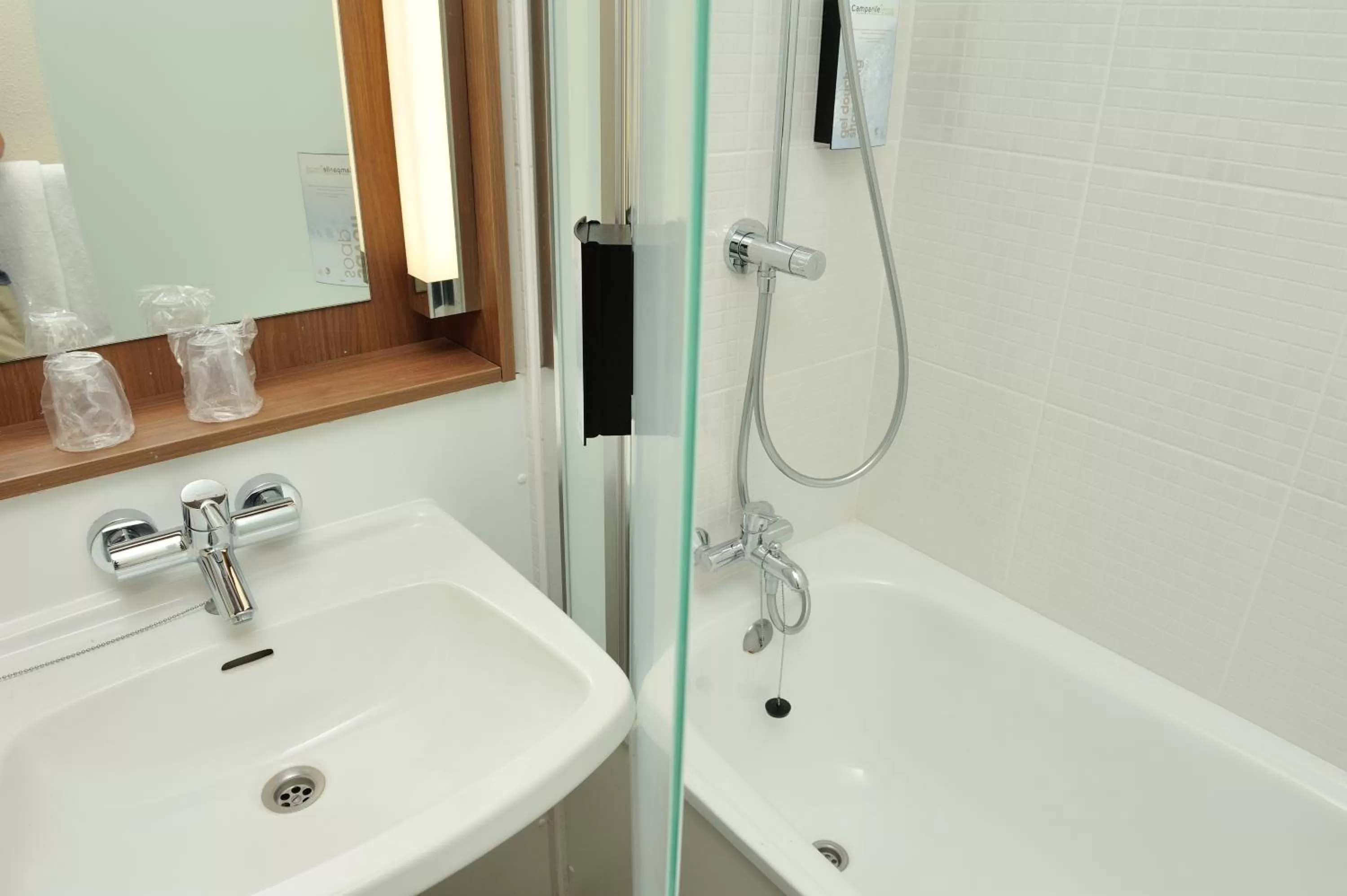 Bathroom in Campanile Lorient - Lanester