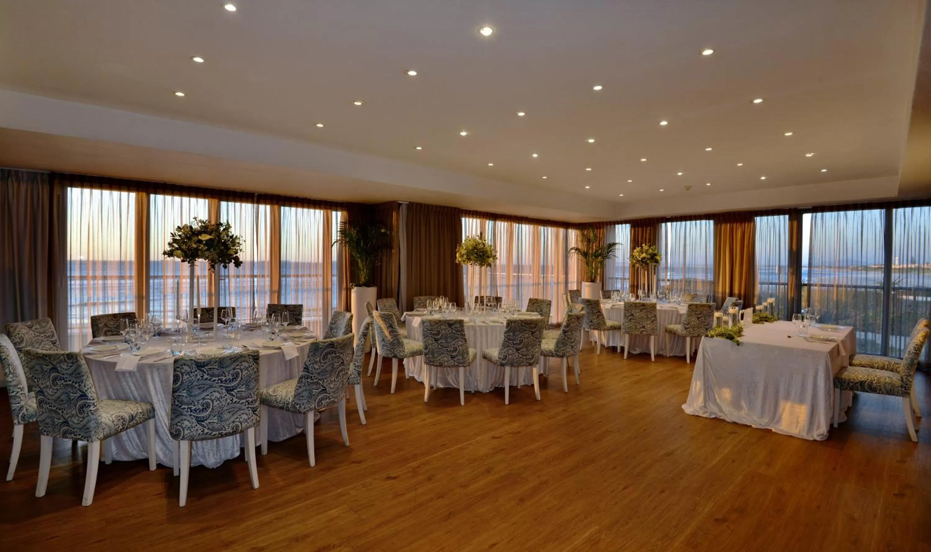 Dining area in Lagoon Beach Hotel & Spa