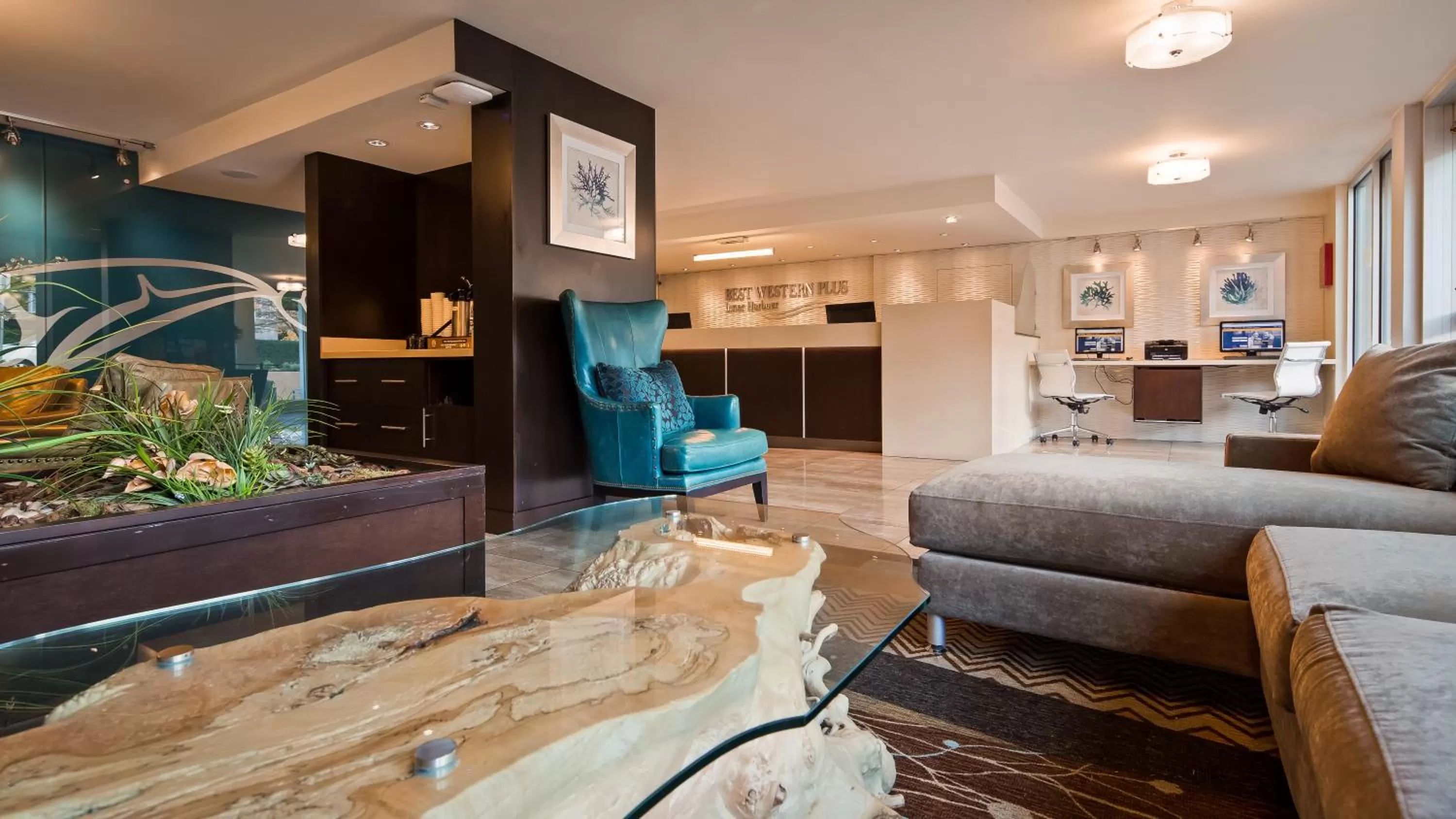 Lobby or reception in Best Western PLUS Inner Harbour Hotel