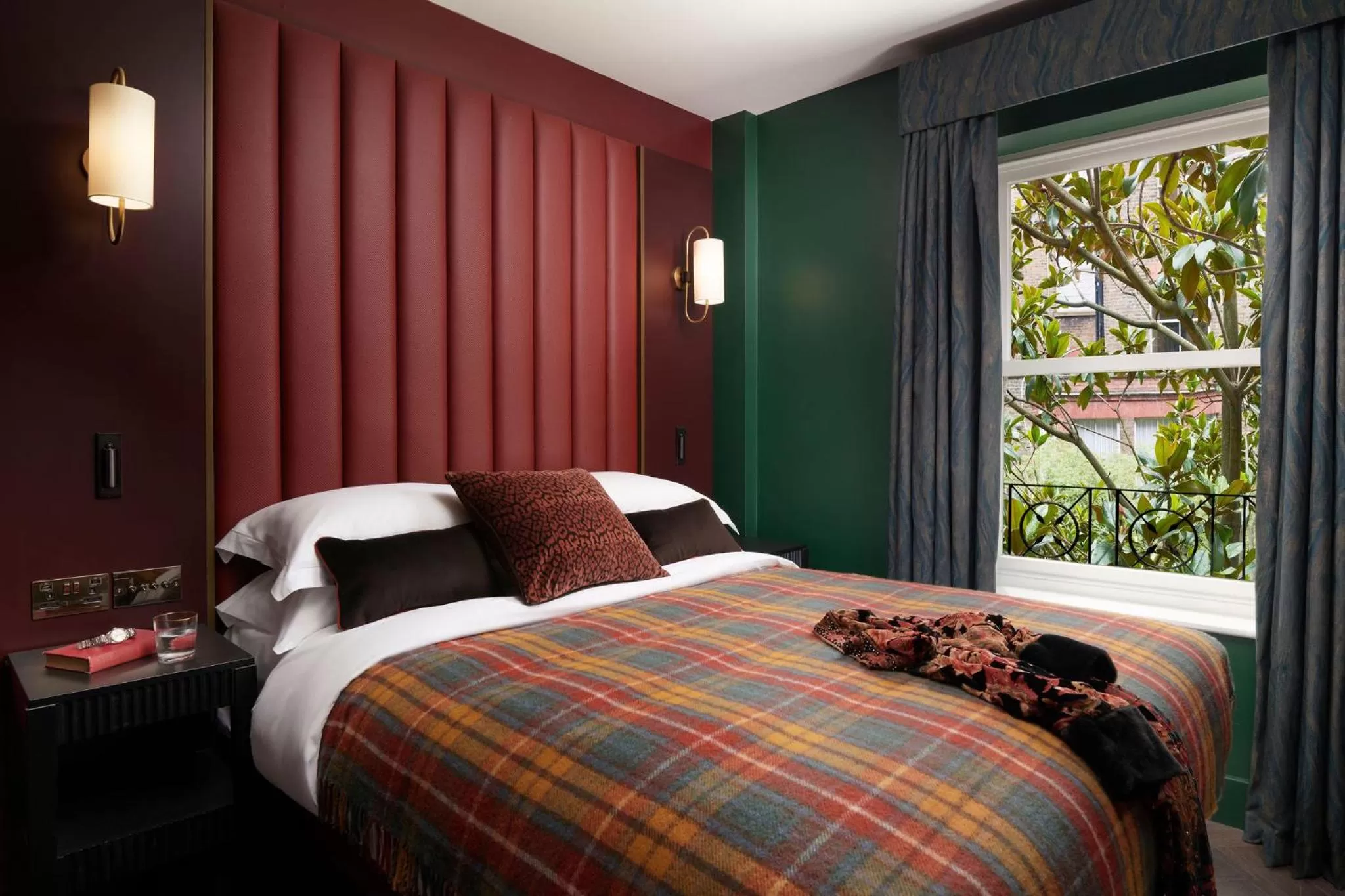 Bedroom, Bed in The Other House South Kensington