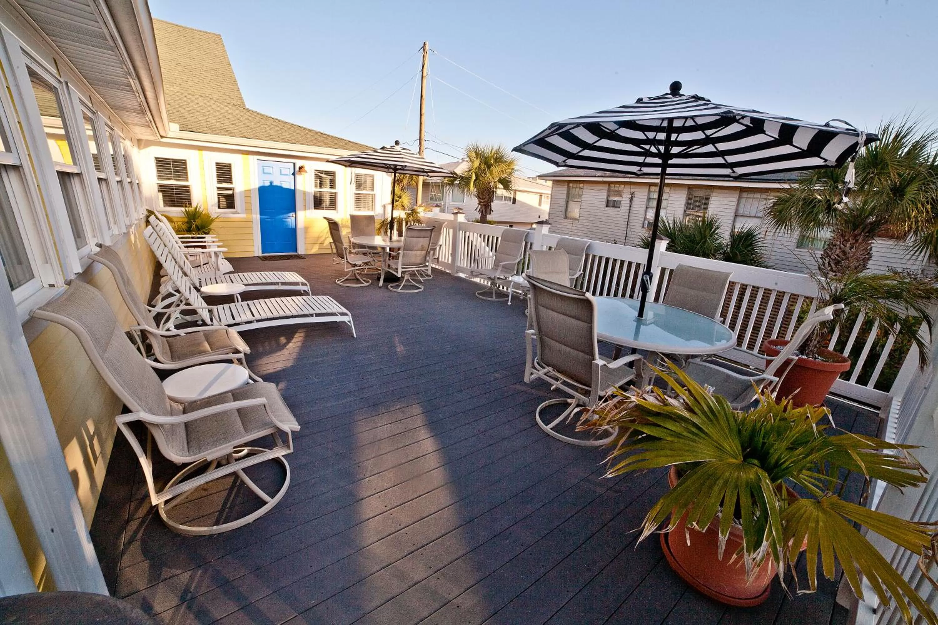 Balcony/Terrace in Georgianne Inn & Suites check in 212 Bulter Ave