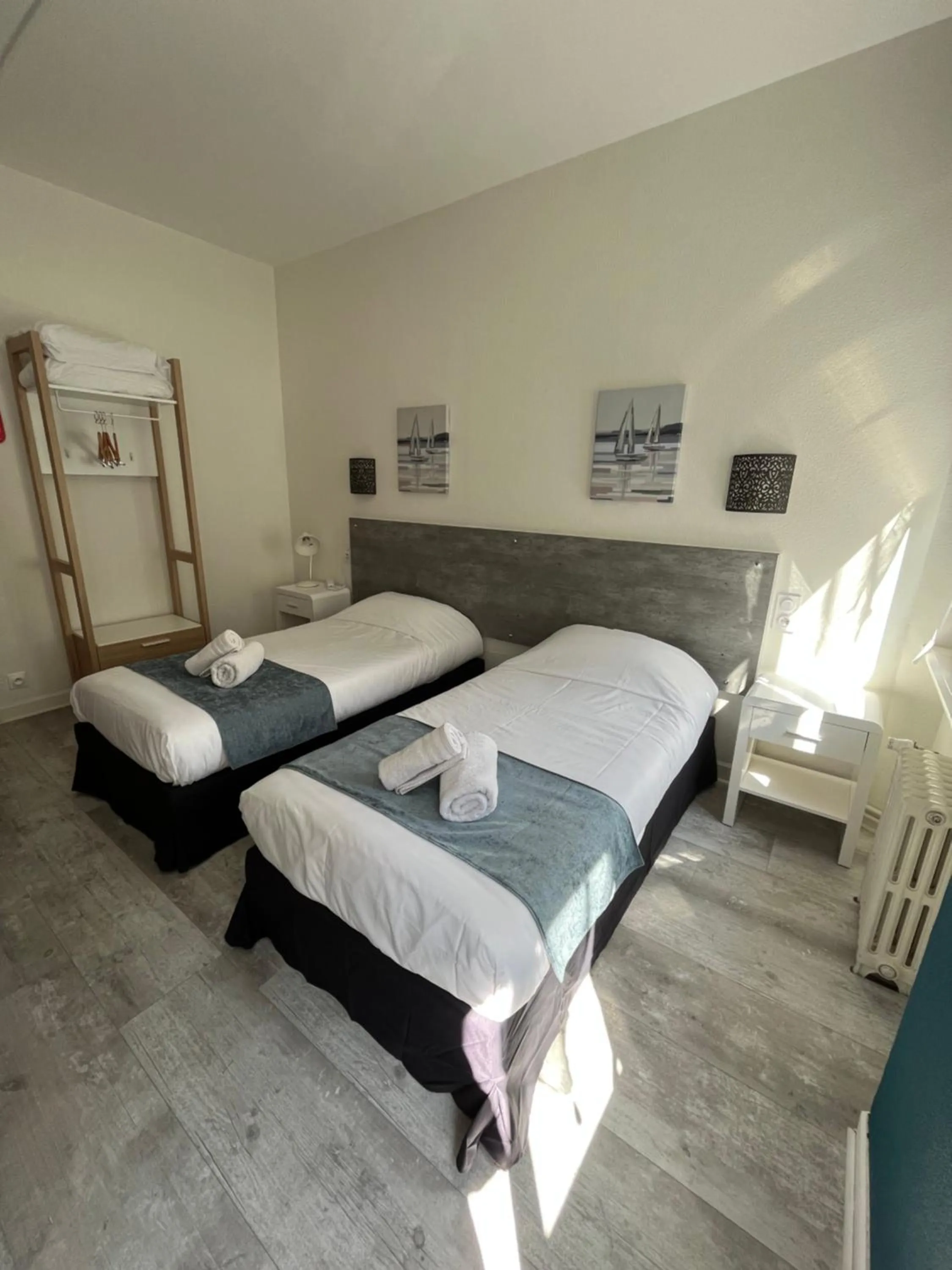 Photo of the whole room, Bed in Hôtel Agena