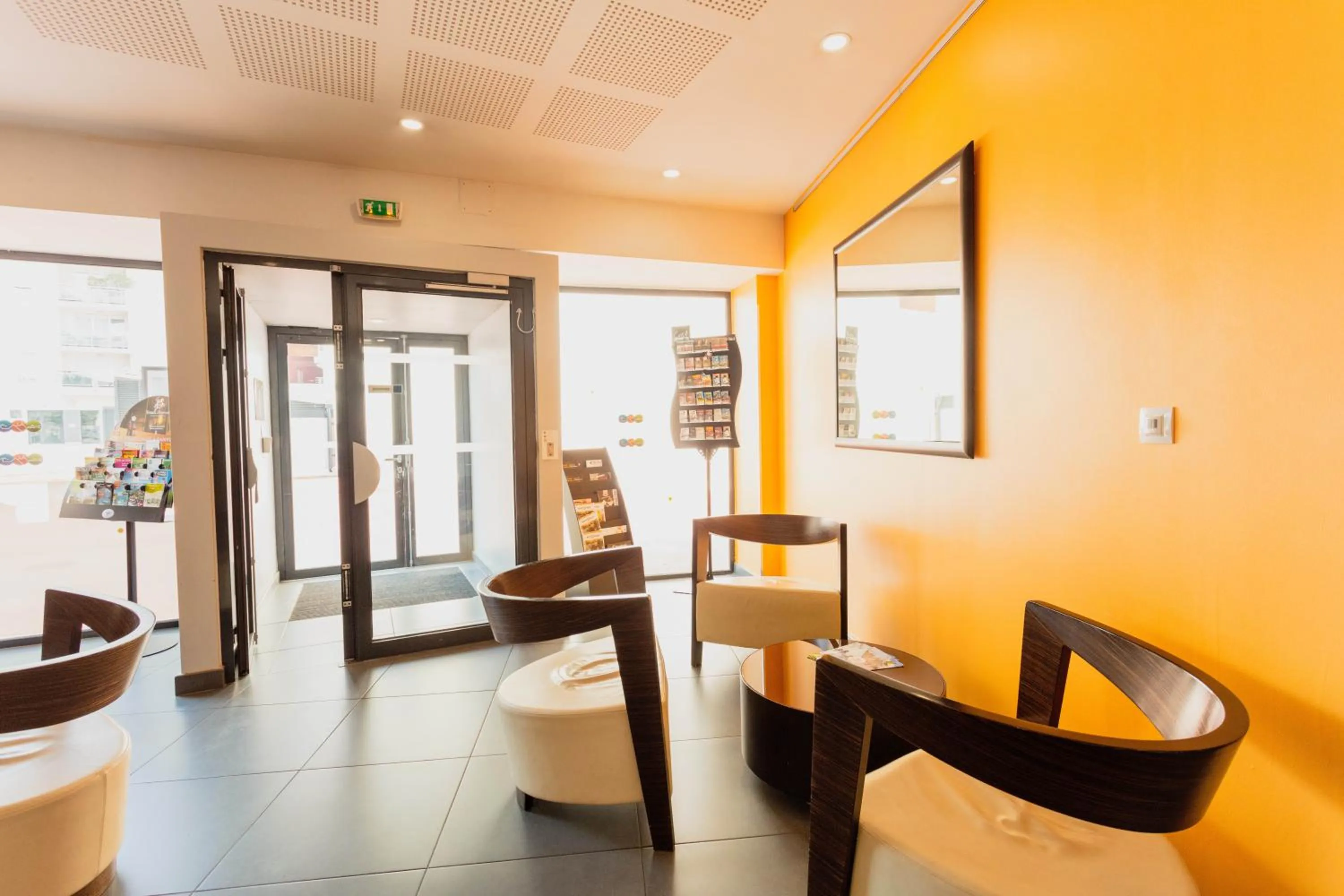Lobby or reception in Appart-Hôtel Mer & Golf City Perpignan Centre