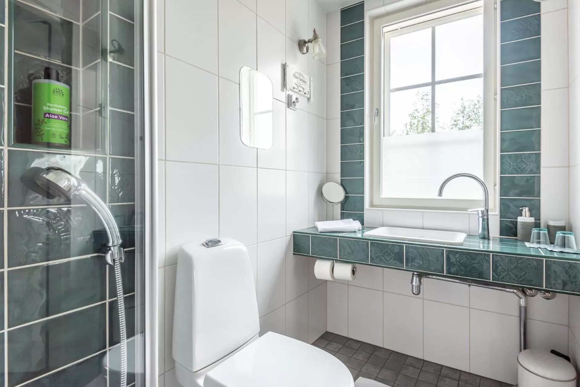 Shower in Villa Jokivarsi Bed & Breakfast