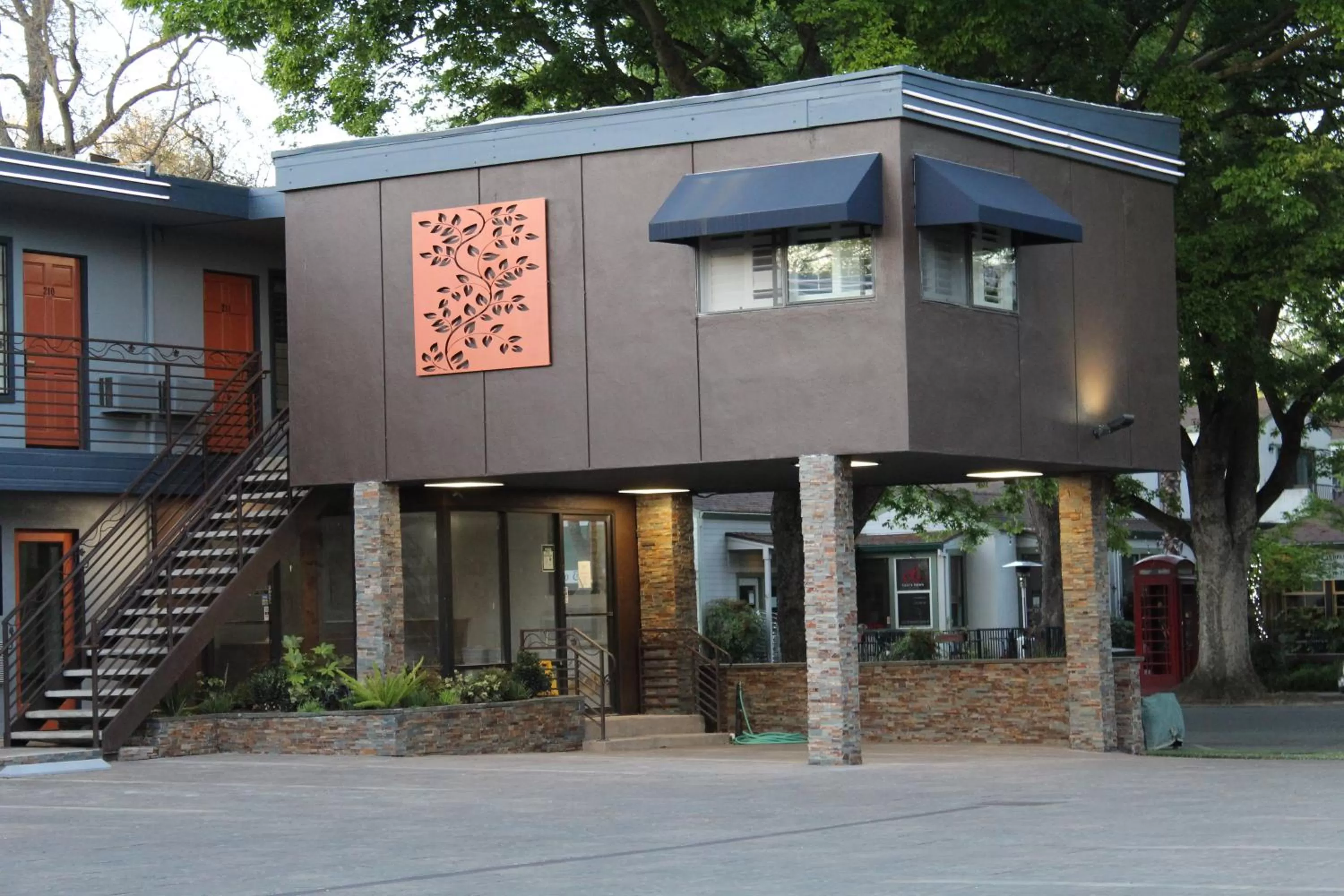 Property building in The Vine Inn Davis