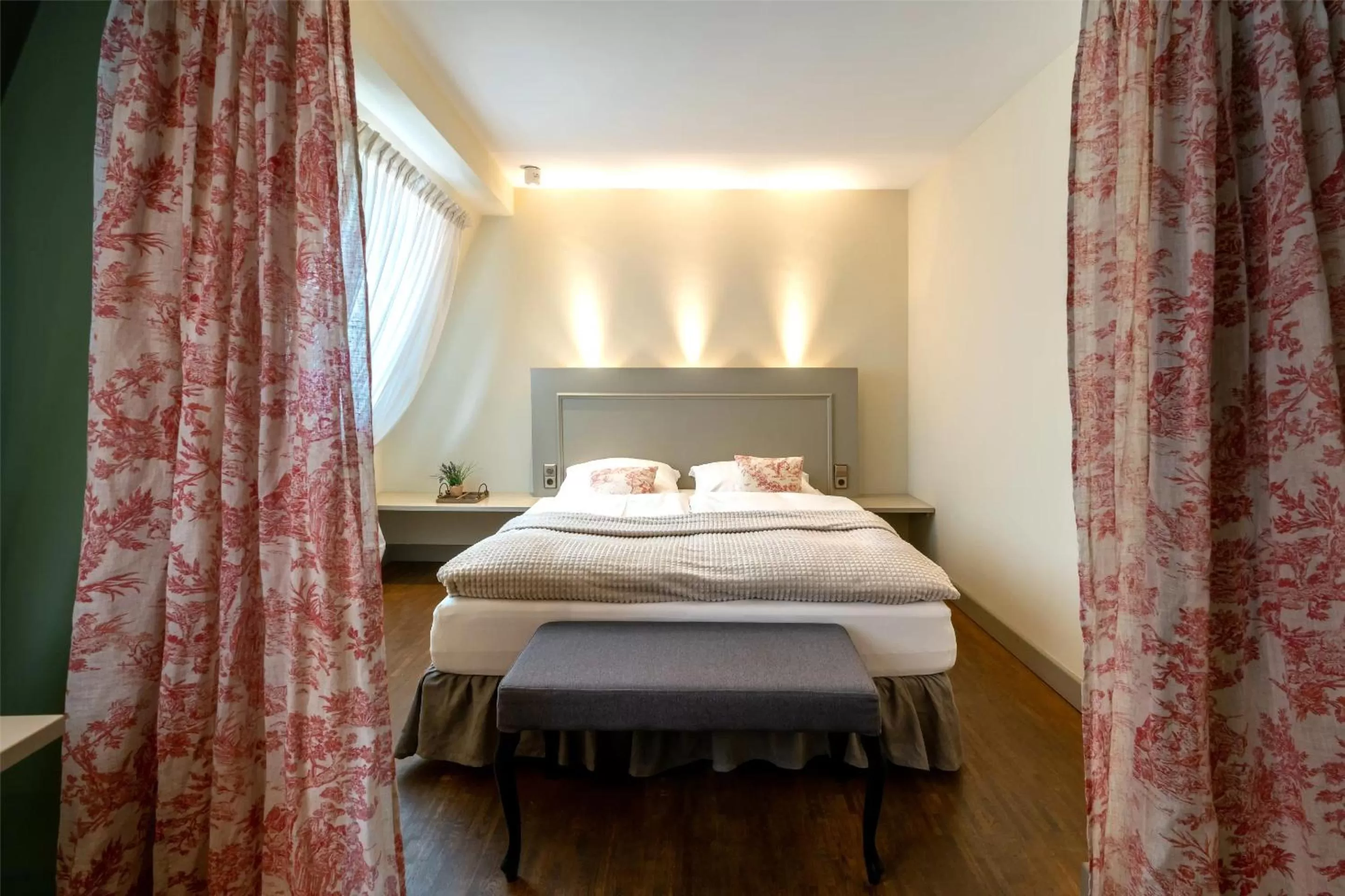 Bedroom, Bed in Hotel Schiller