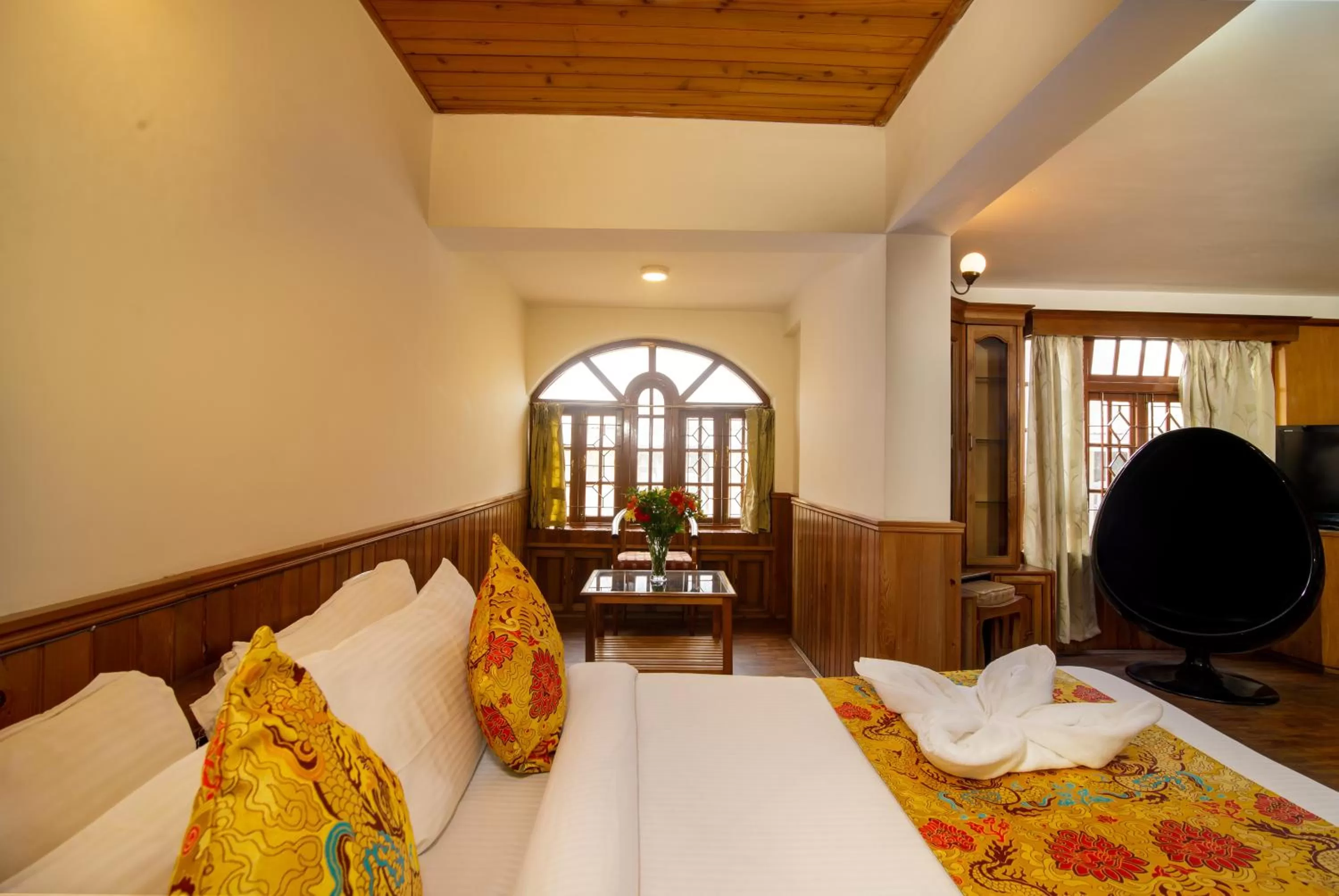 Bedroom in Muscatel Yavachi - 400 Mts from MG Marg