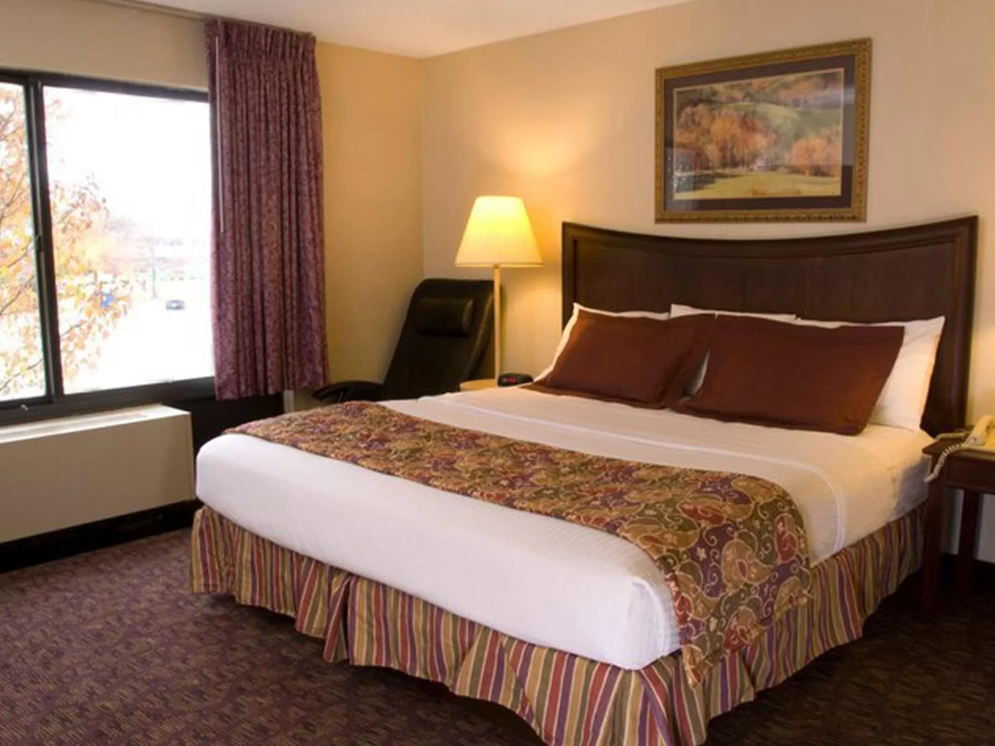 Bedroom, Bed in Lamplighter Inn-South