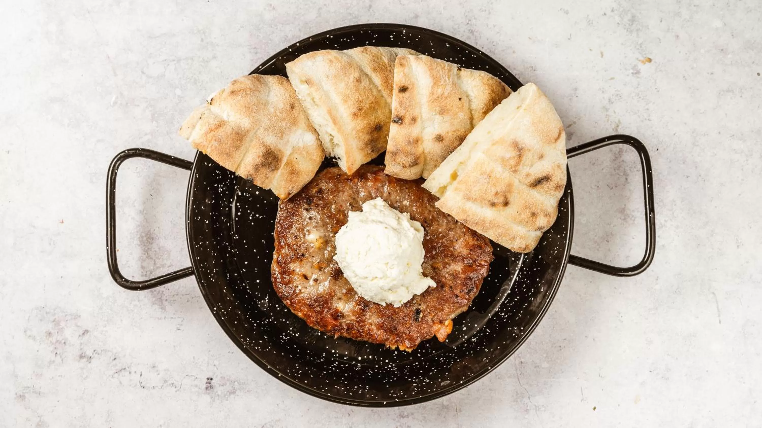 Restaurant/places to eat in Royal Airport Hotel