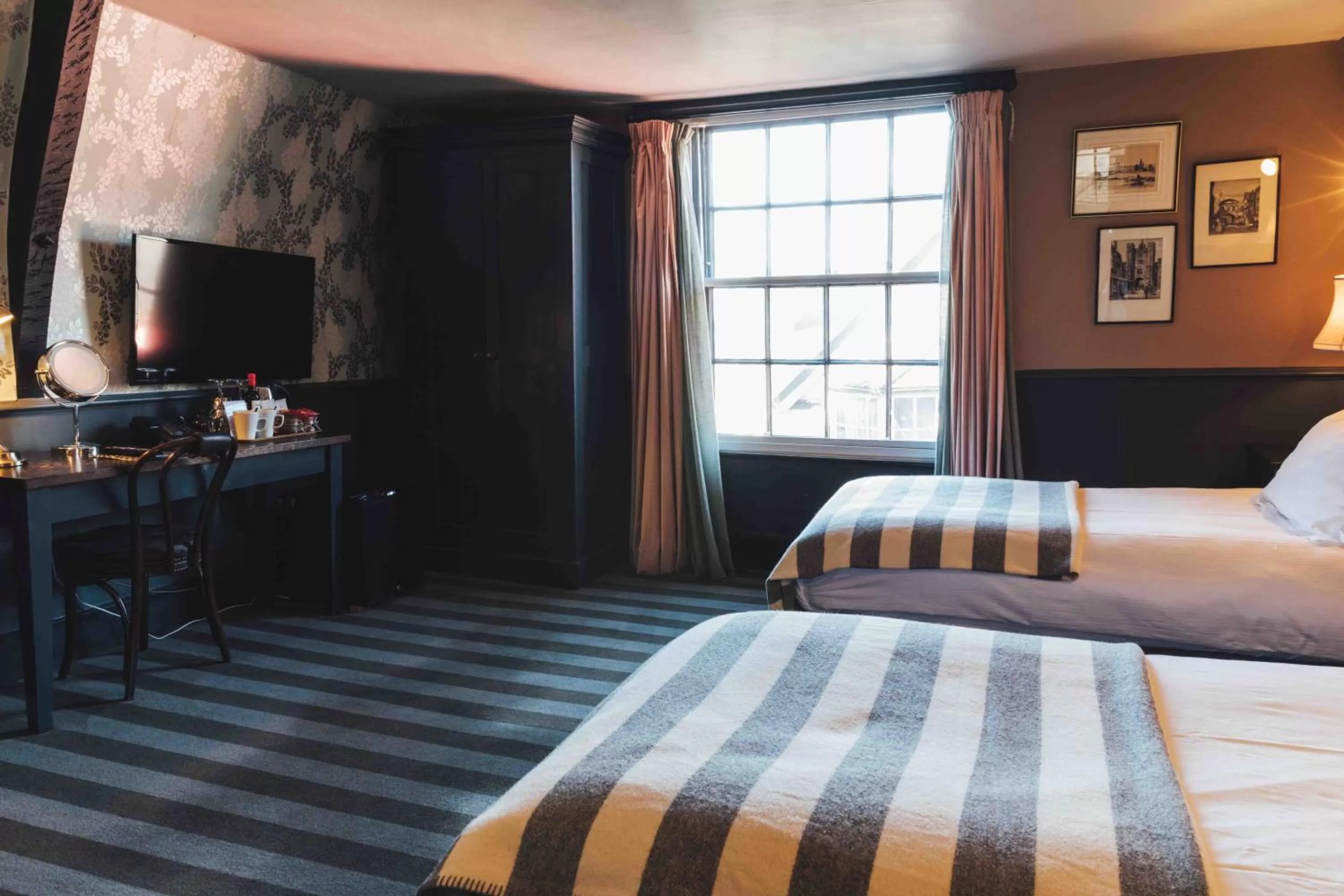 Bed in The Crown And Thistle, Abingdon