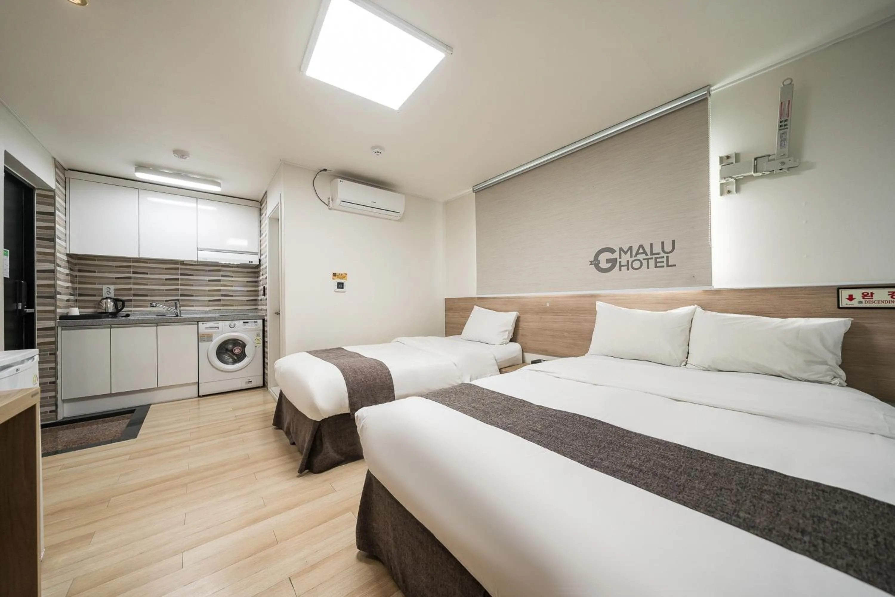 Photo of the whole room, Bed in Malu Hotel Suwon