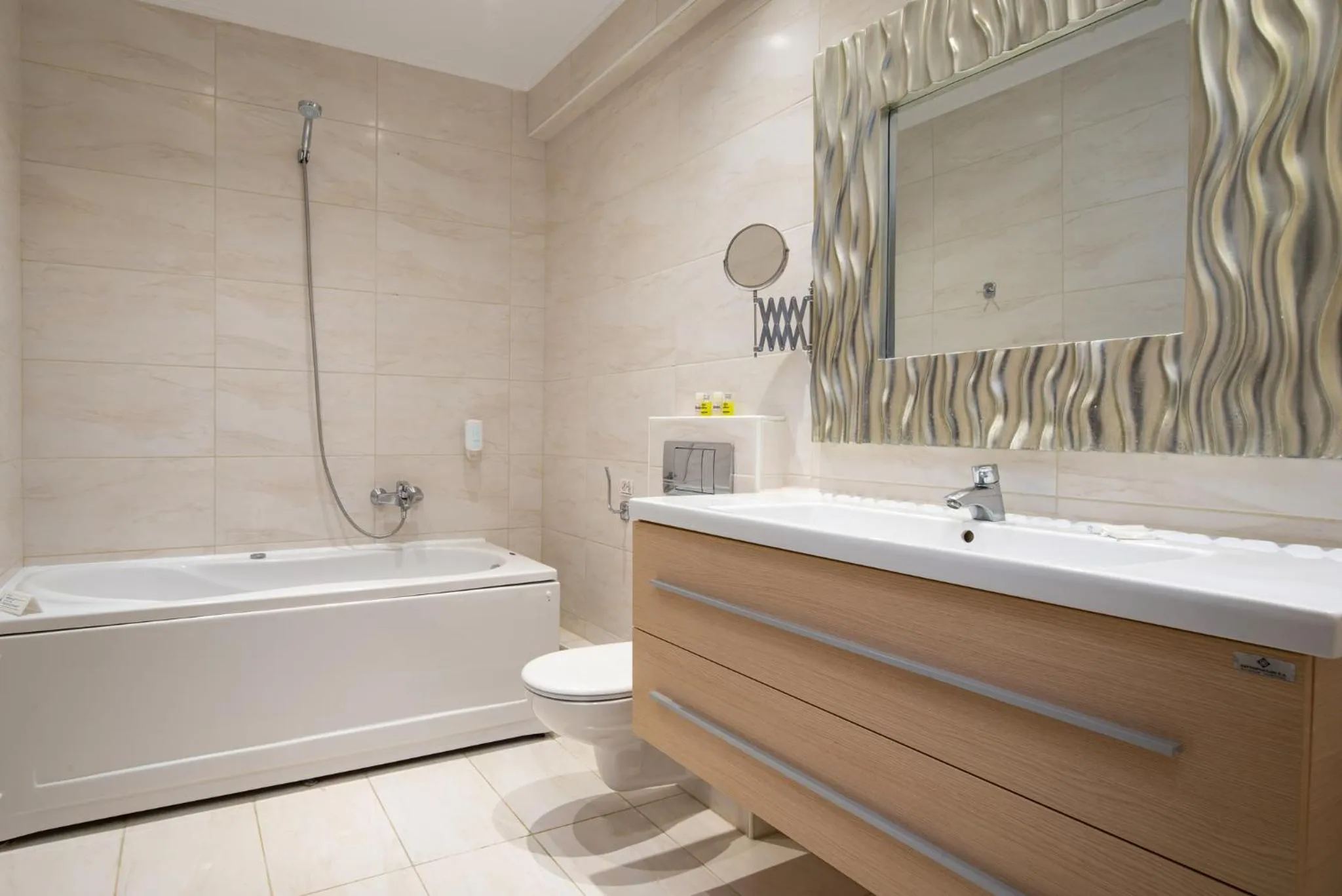 Bathroom in Flegra Palace