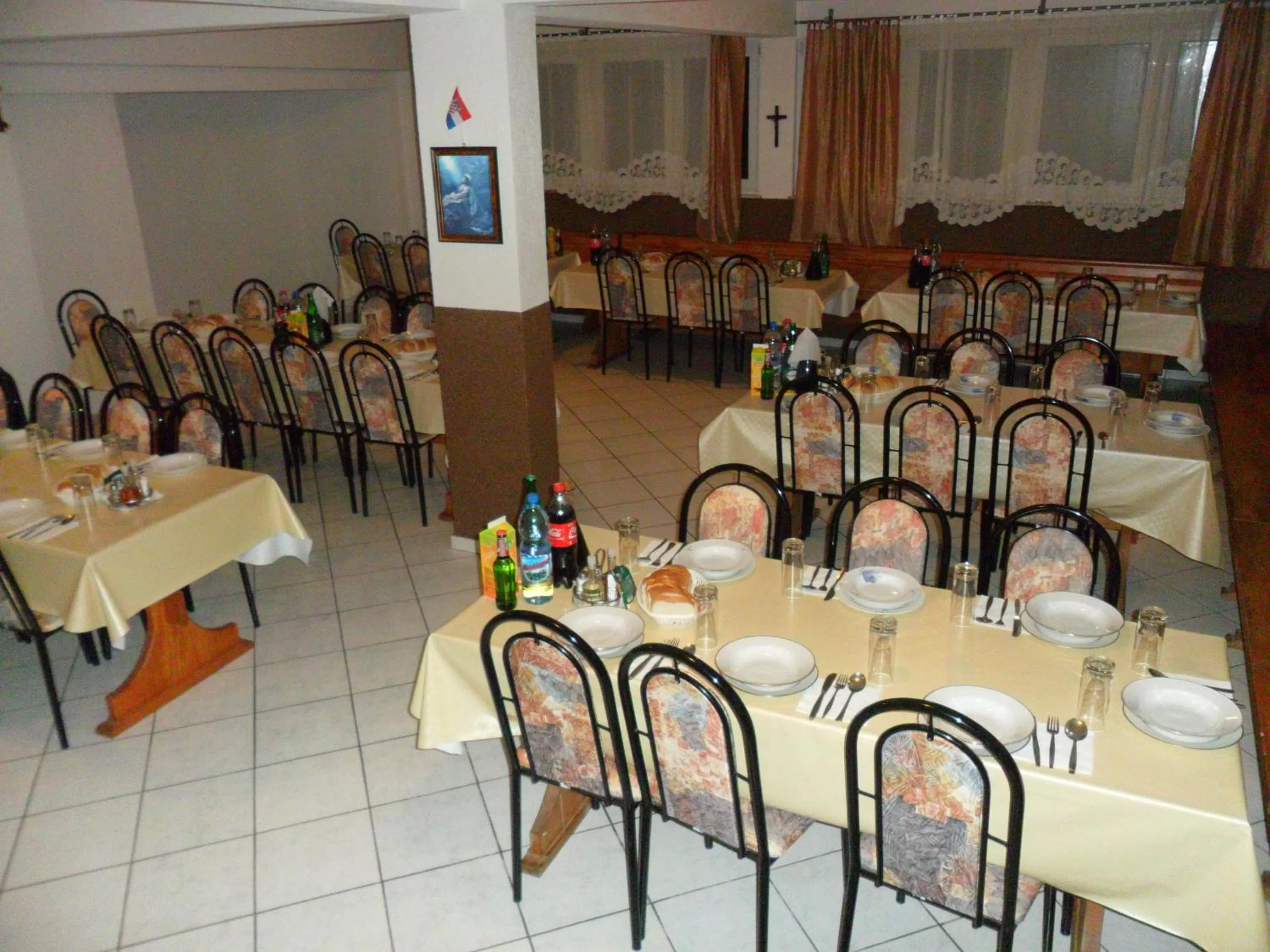 Restaurant/Places to Eat in Rooms MBM