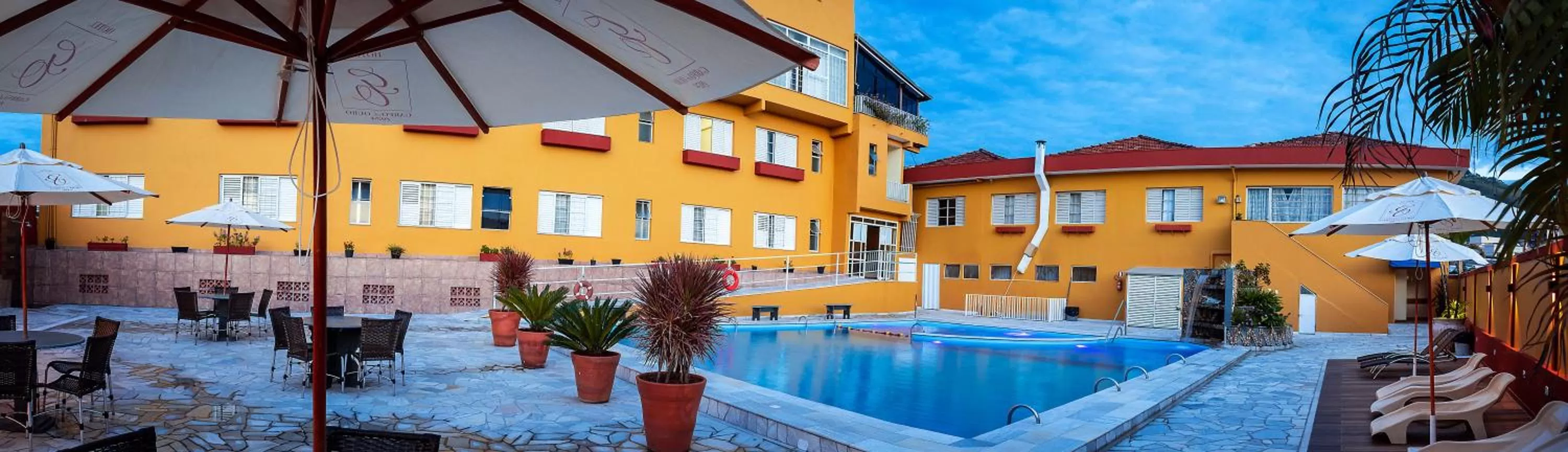 Property building, Swimming Pool in Hotel Garfo de Ouro