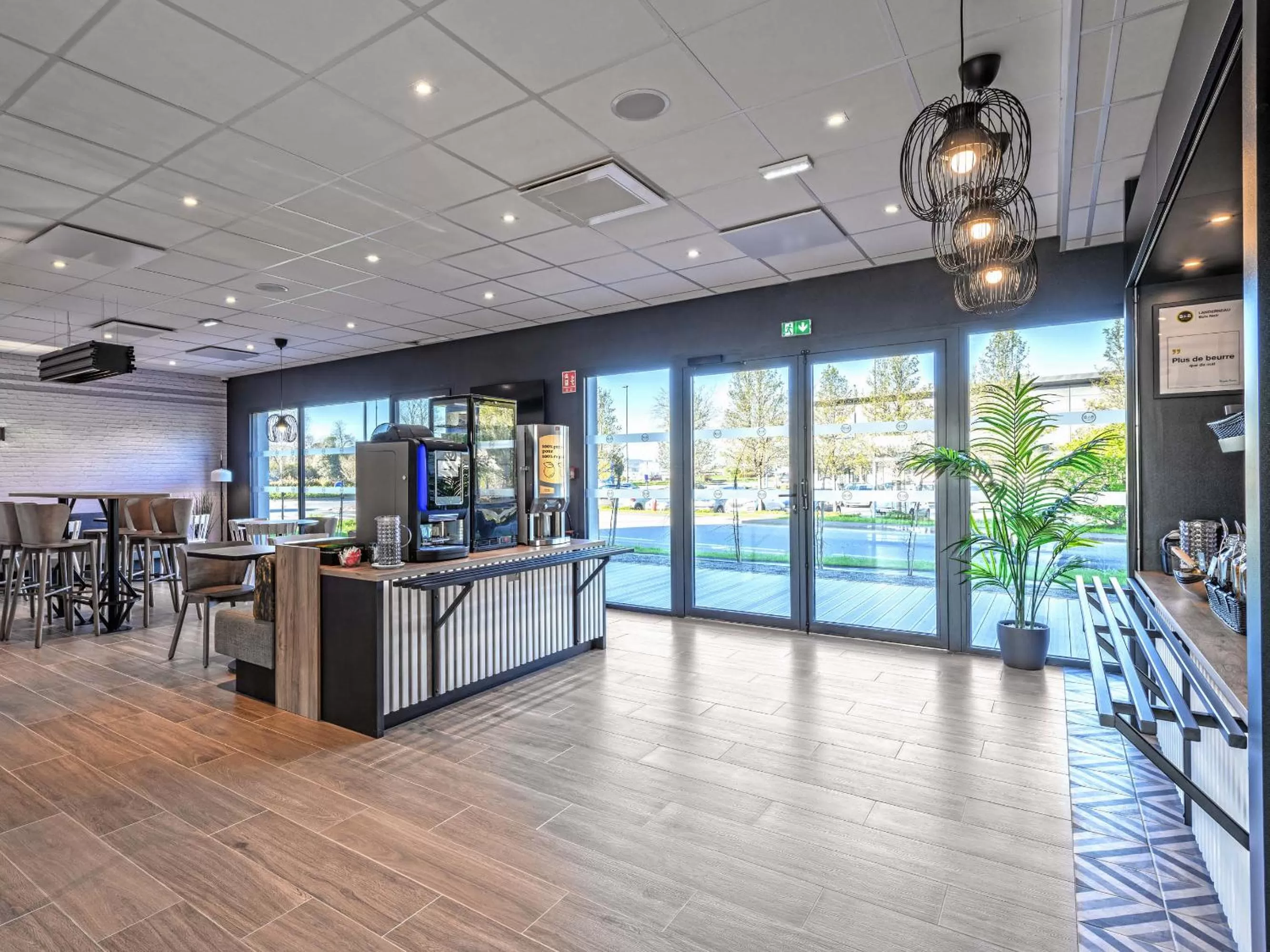 Breakfast in B&B HOTEL Landerneau Bois Noir