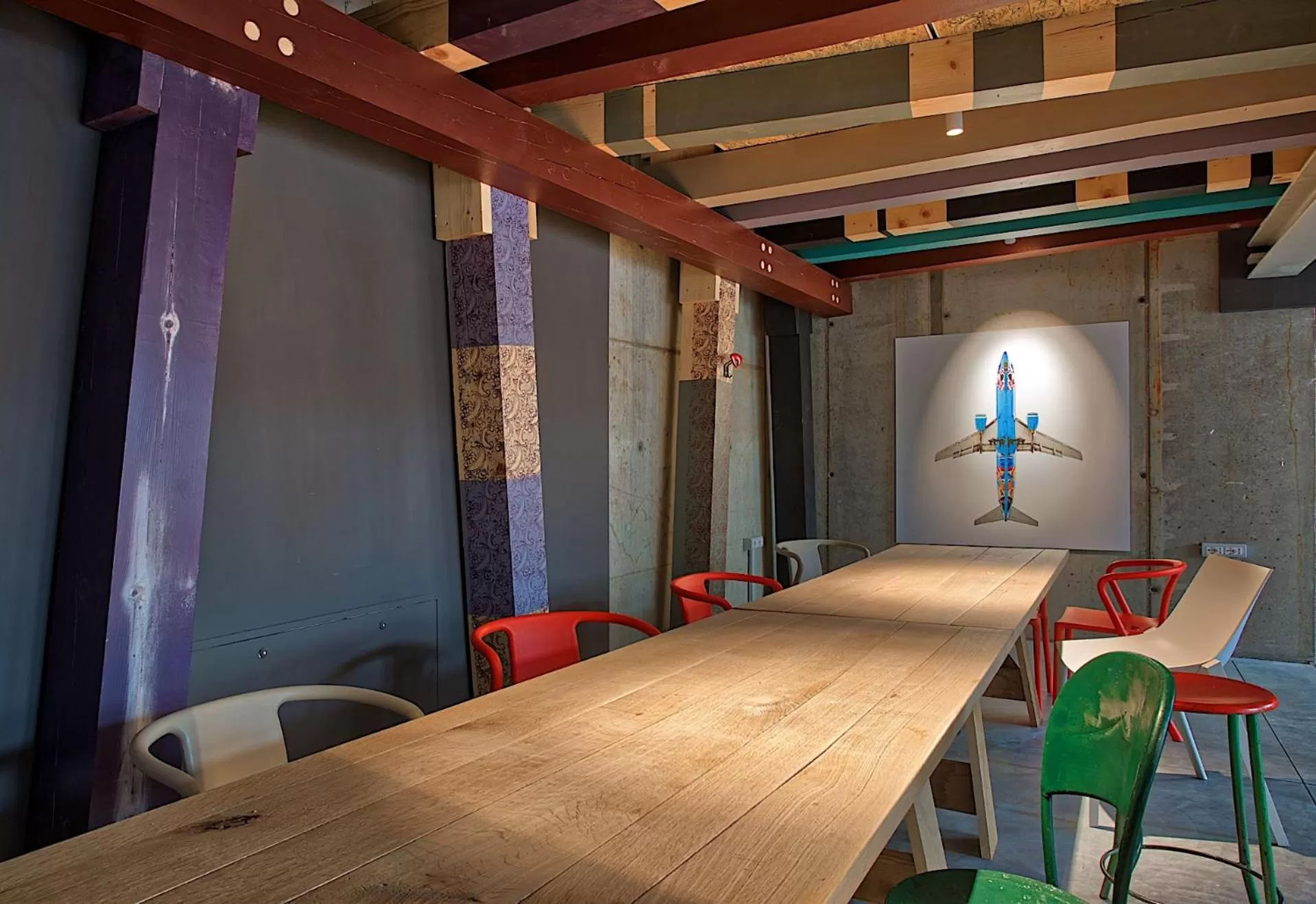 Communal lounge/ TV room in Anda Venice Hostel