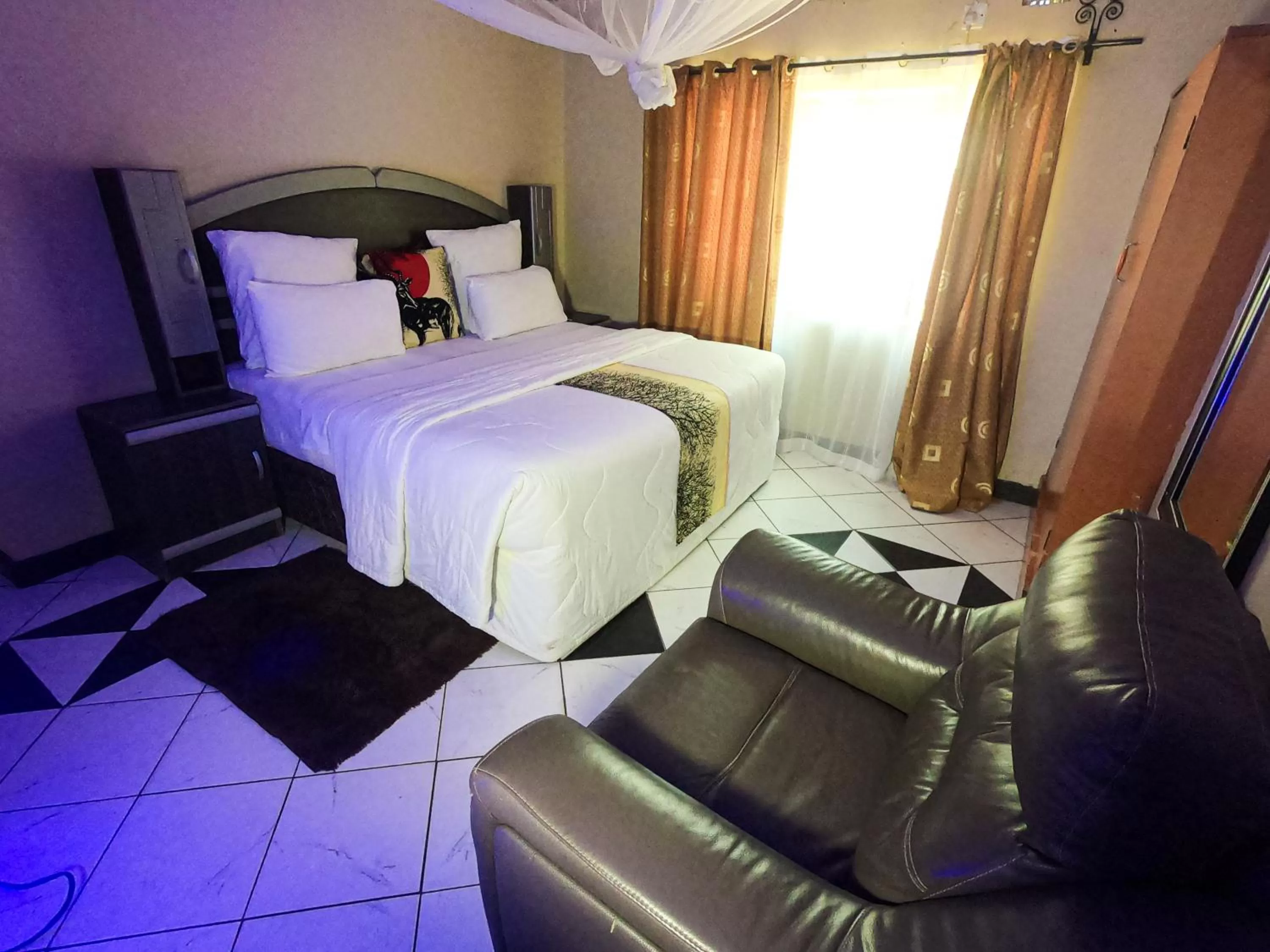 Bedroom, Bed in Golden Days Lodge