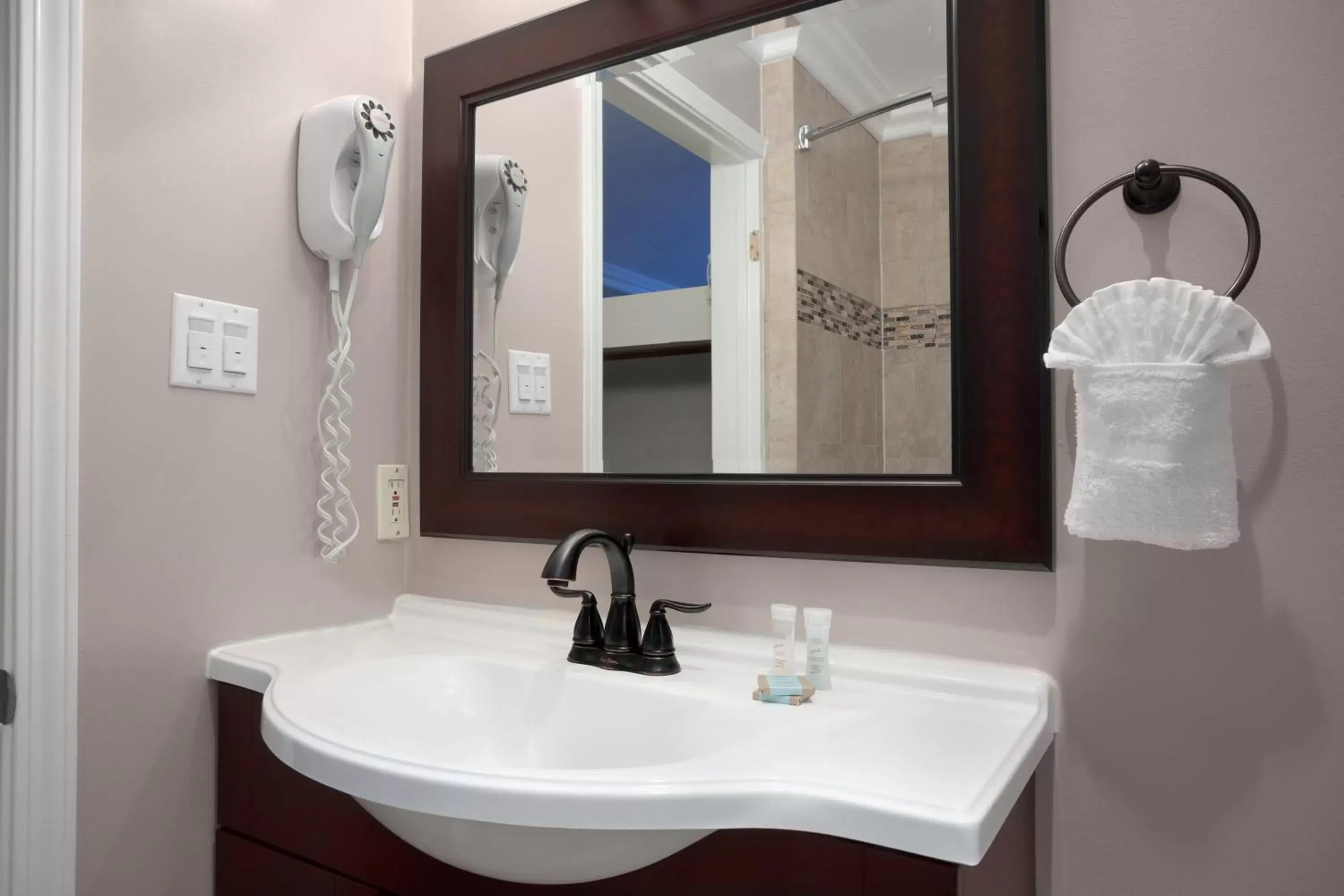 2 King Beds, Suite, Non-Smoking in Travelodge by Wyndham Santa Maria 2 King Beds, Suite, Non-Smoking in Travelodge by Wyndham Santa Maria