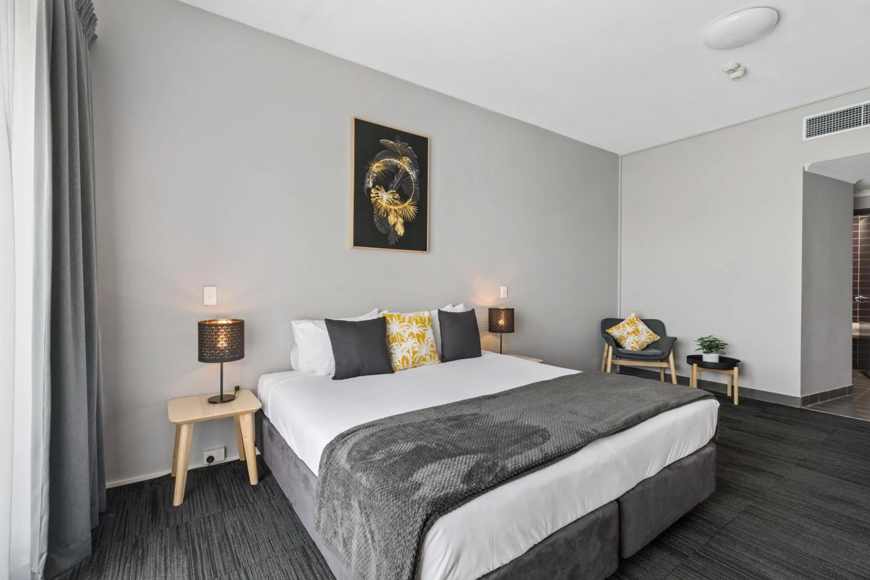 Bed in Gilligan's Hotel & Resort Cairns