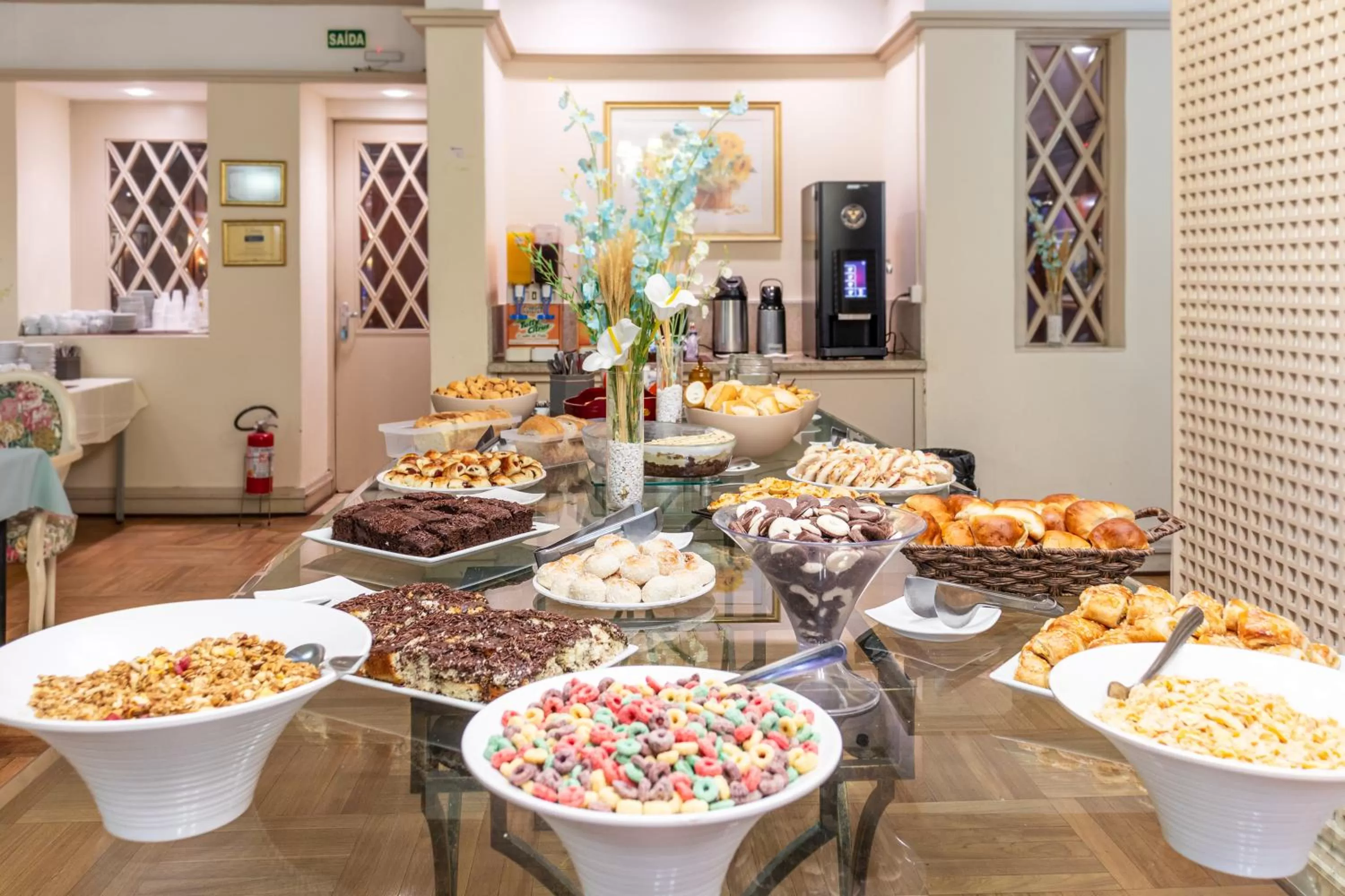 Coffee/tea facilities in Lancaster Hotel by Castelo Itaipava