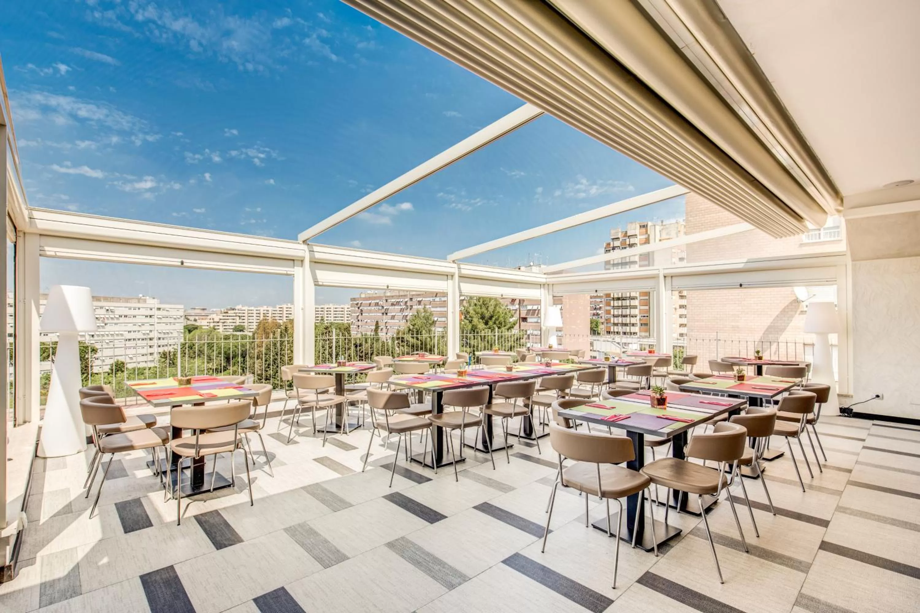 Restaurant/places to eat in Warmthotel