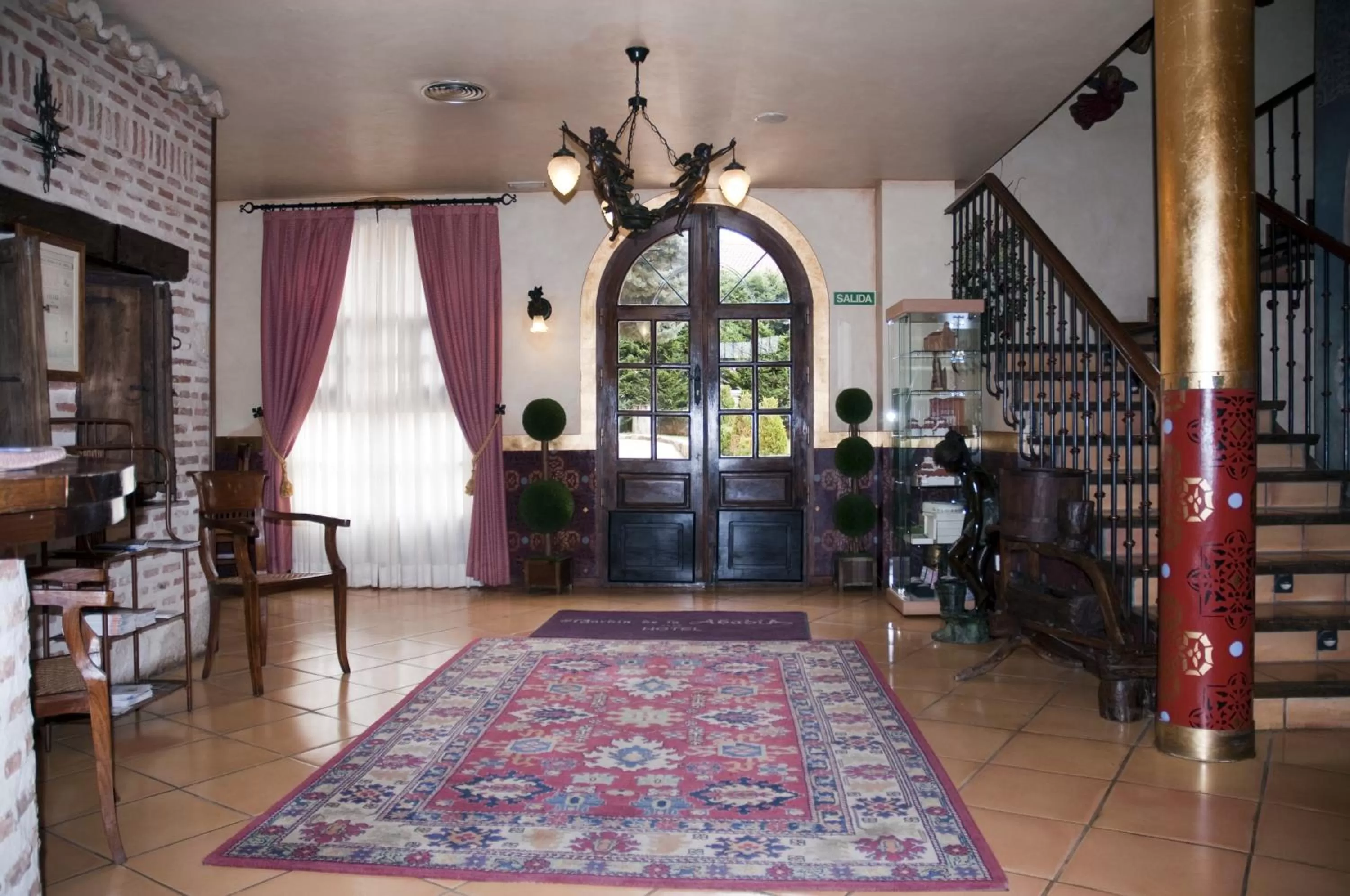 Day in Jardin de la Abadia, Arroyo de la Encomienda