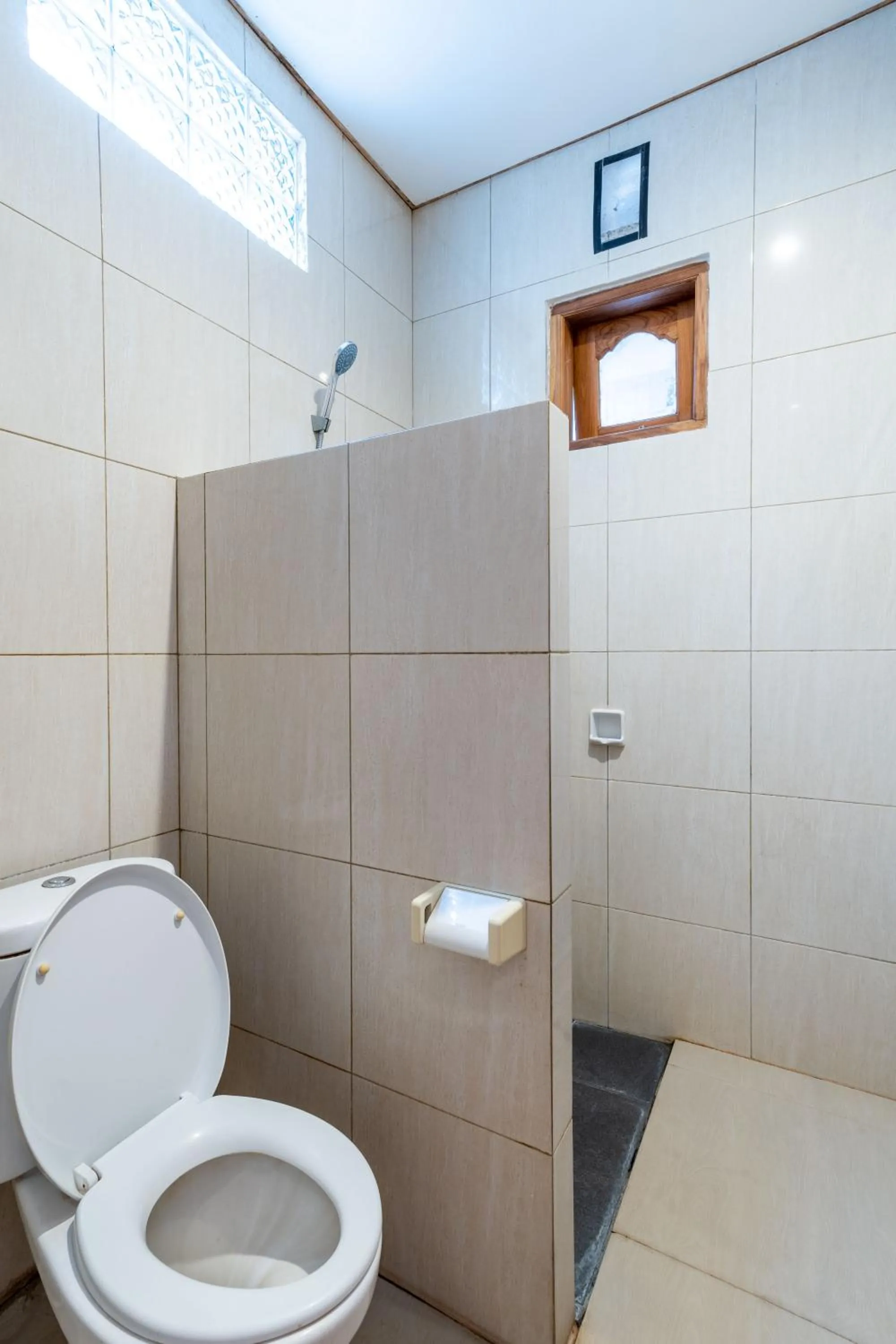 Shower in Suarsena Ubud