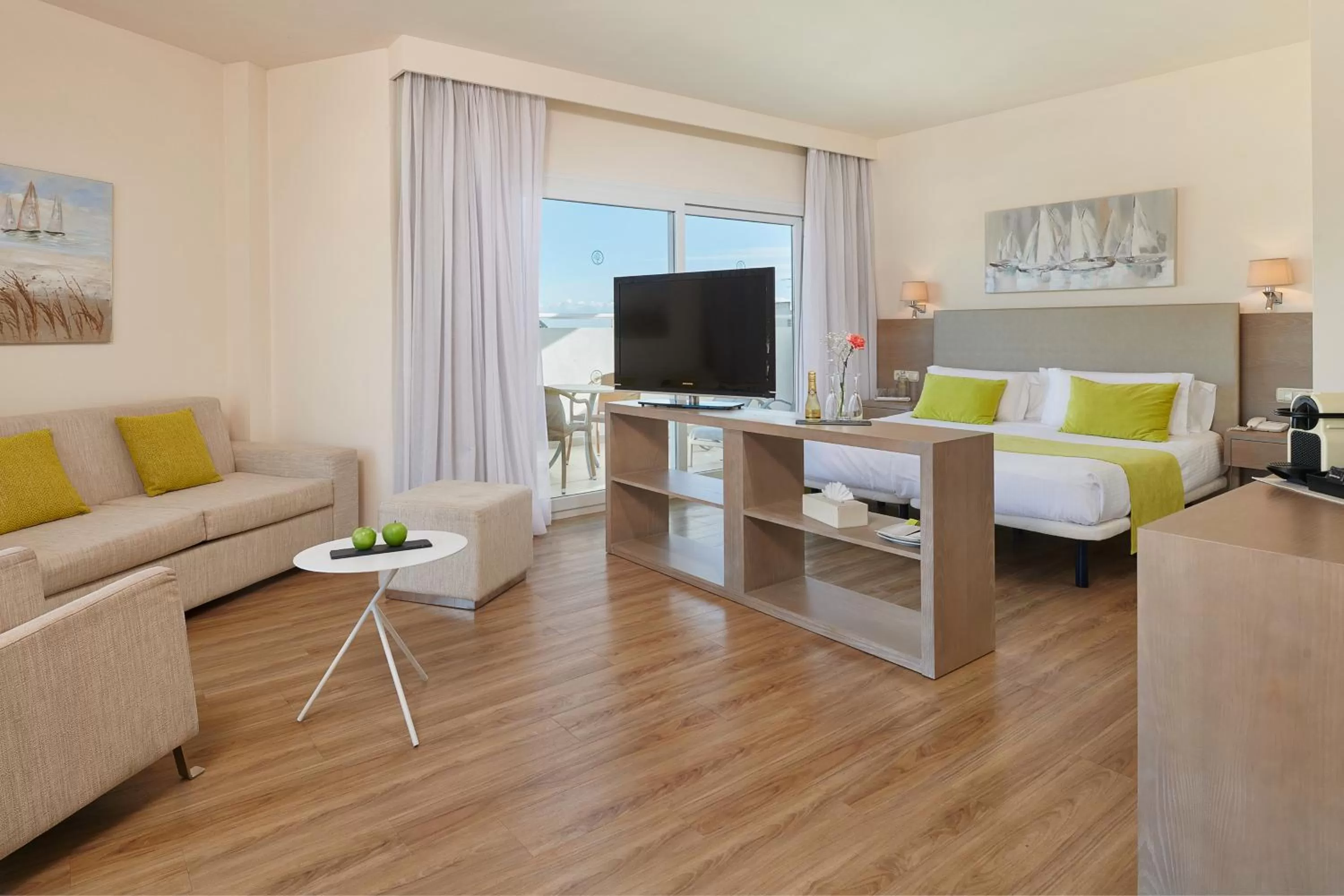 TV and multimedia in Hotel Sabina