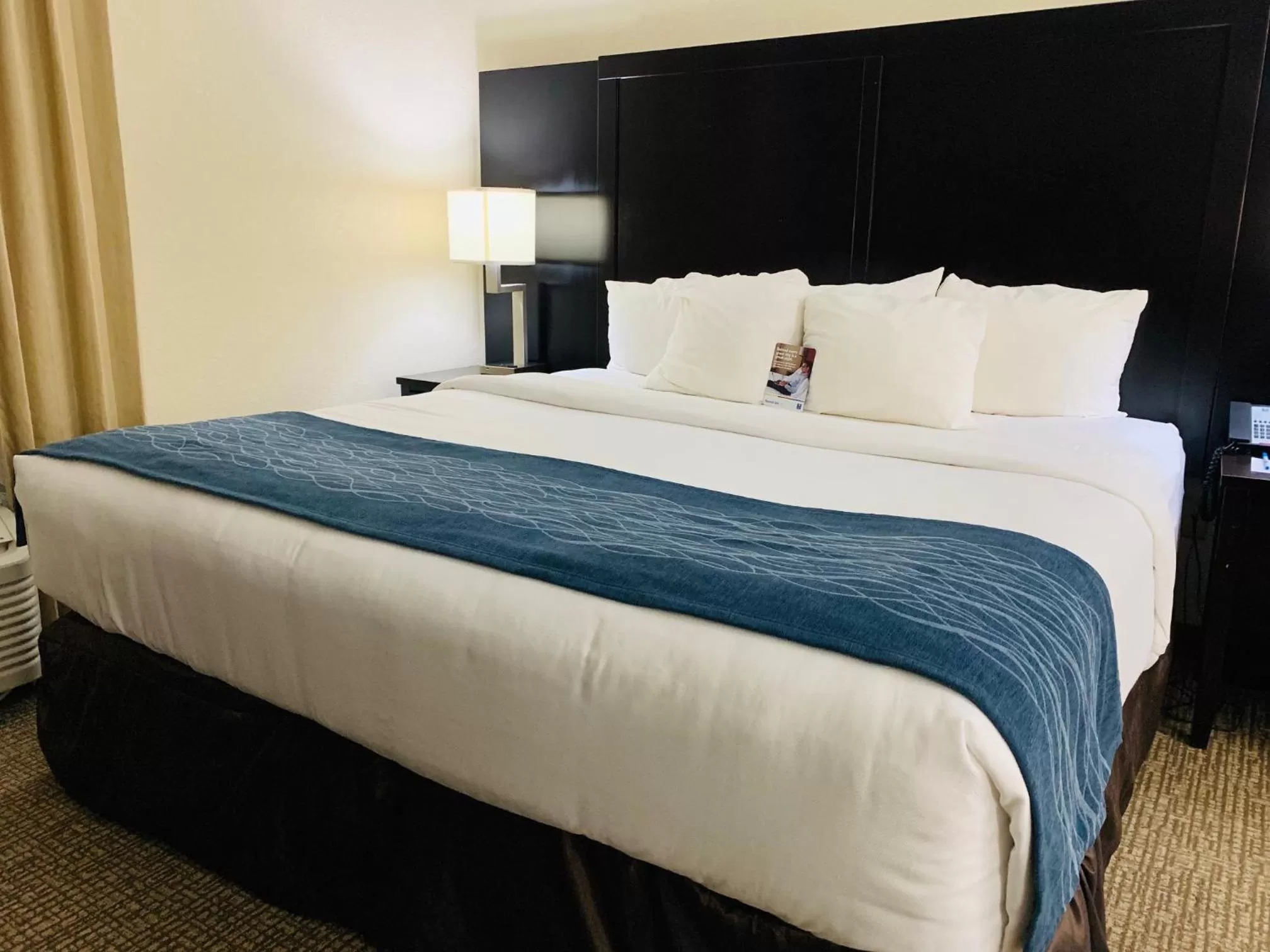 Bed in Comfort Inn & Suites Atlanta-Smyrna