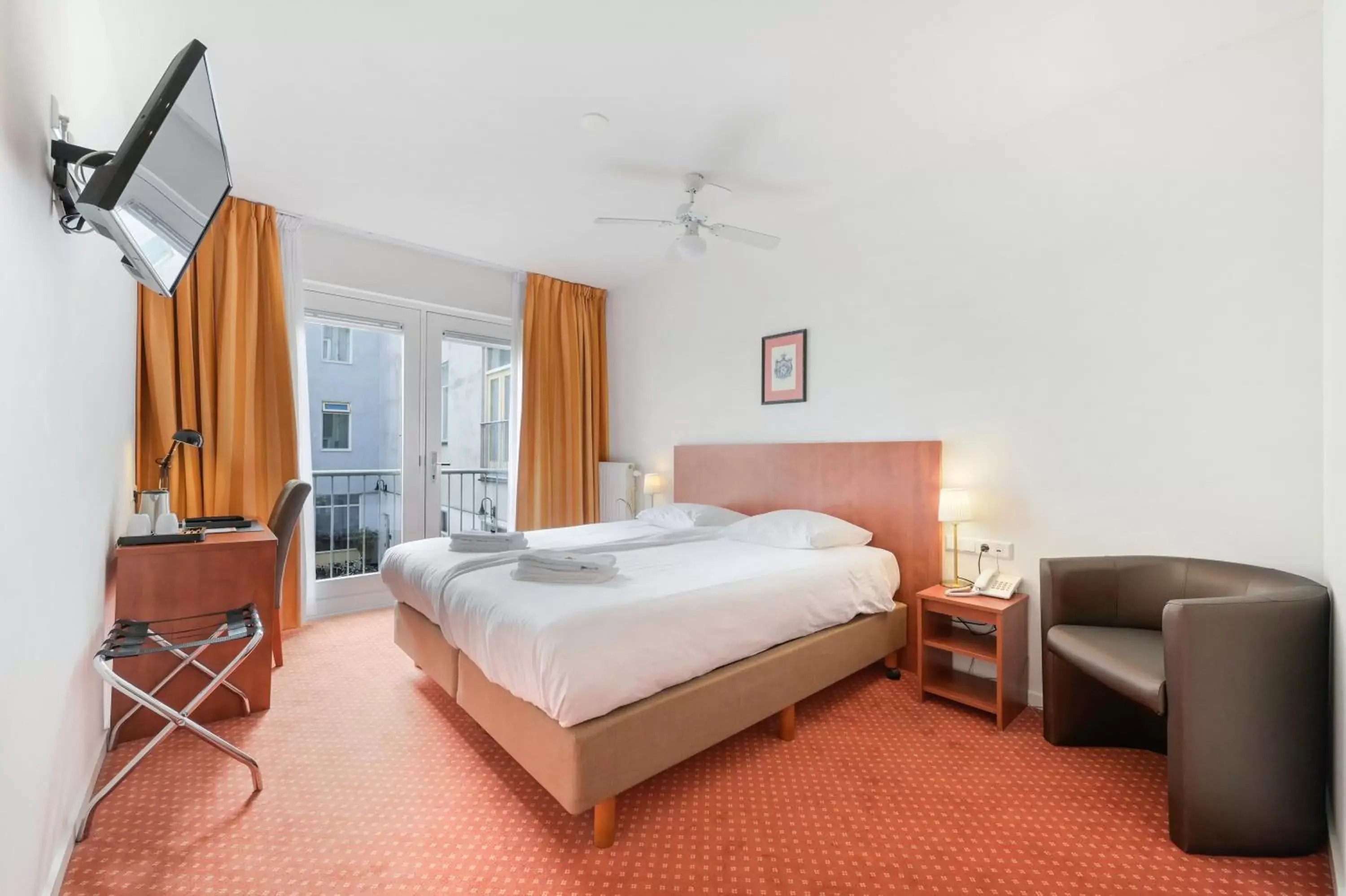 Comfort Room in Ambassador City Centre Hotel Comfort Room in Ambassador City Centre Hotel