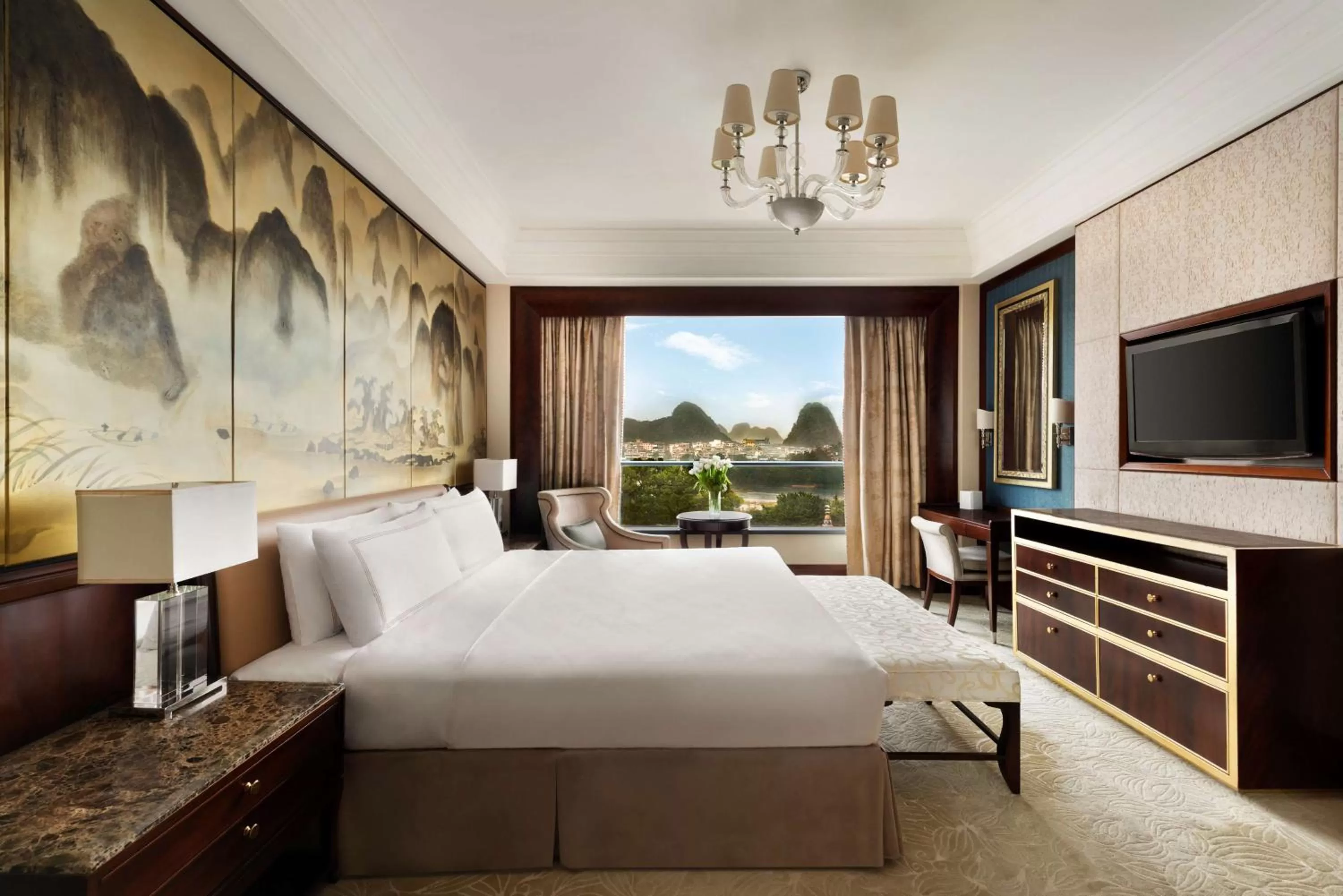 Photo of the whole room, Bed in Shangri-La Guilin